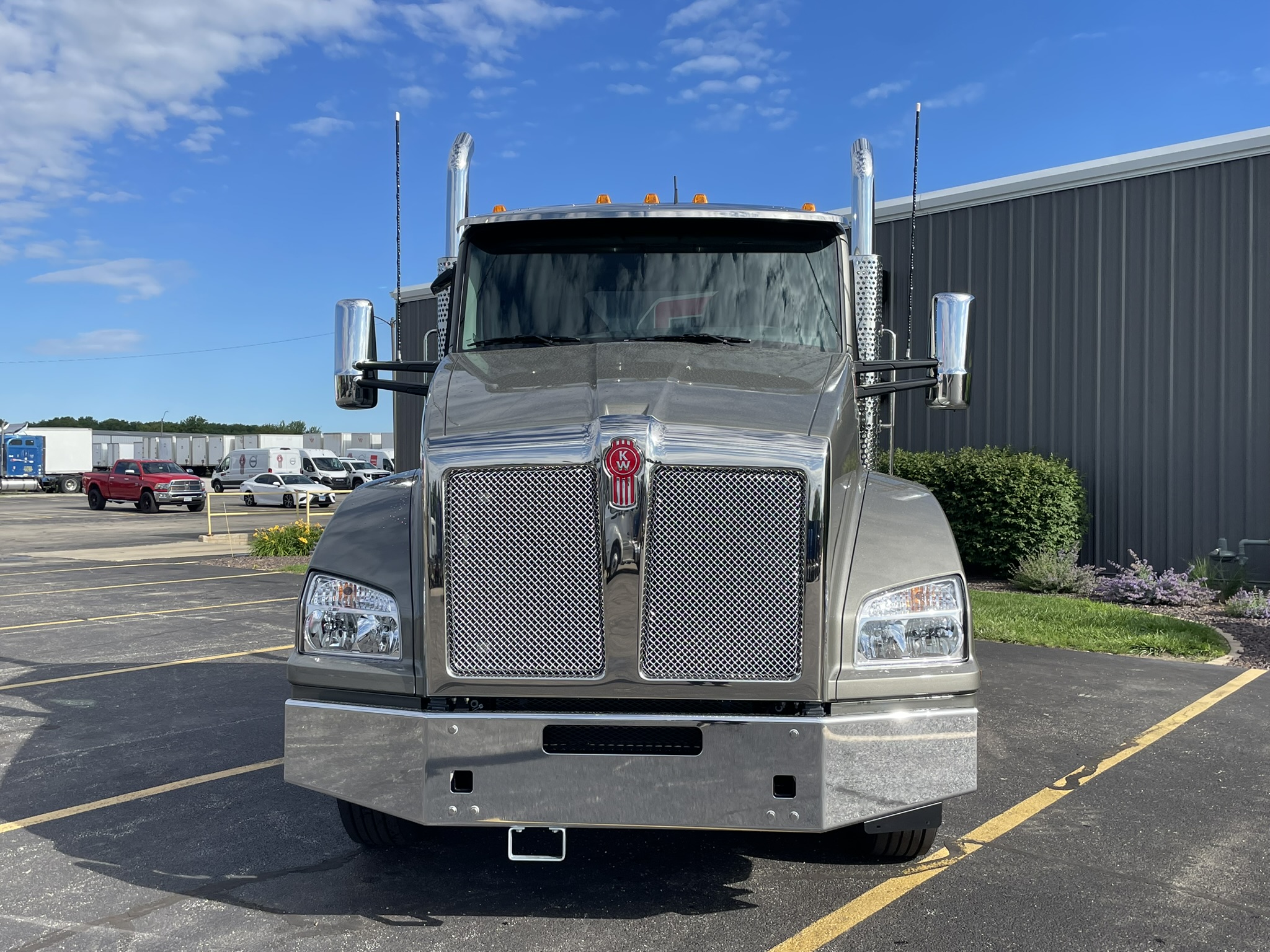 NEW 2027 KENWORTH T880 - image 2 of 6