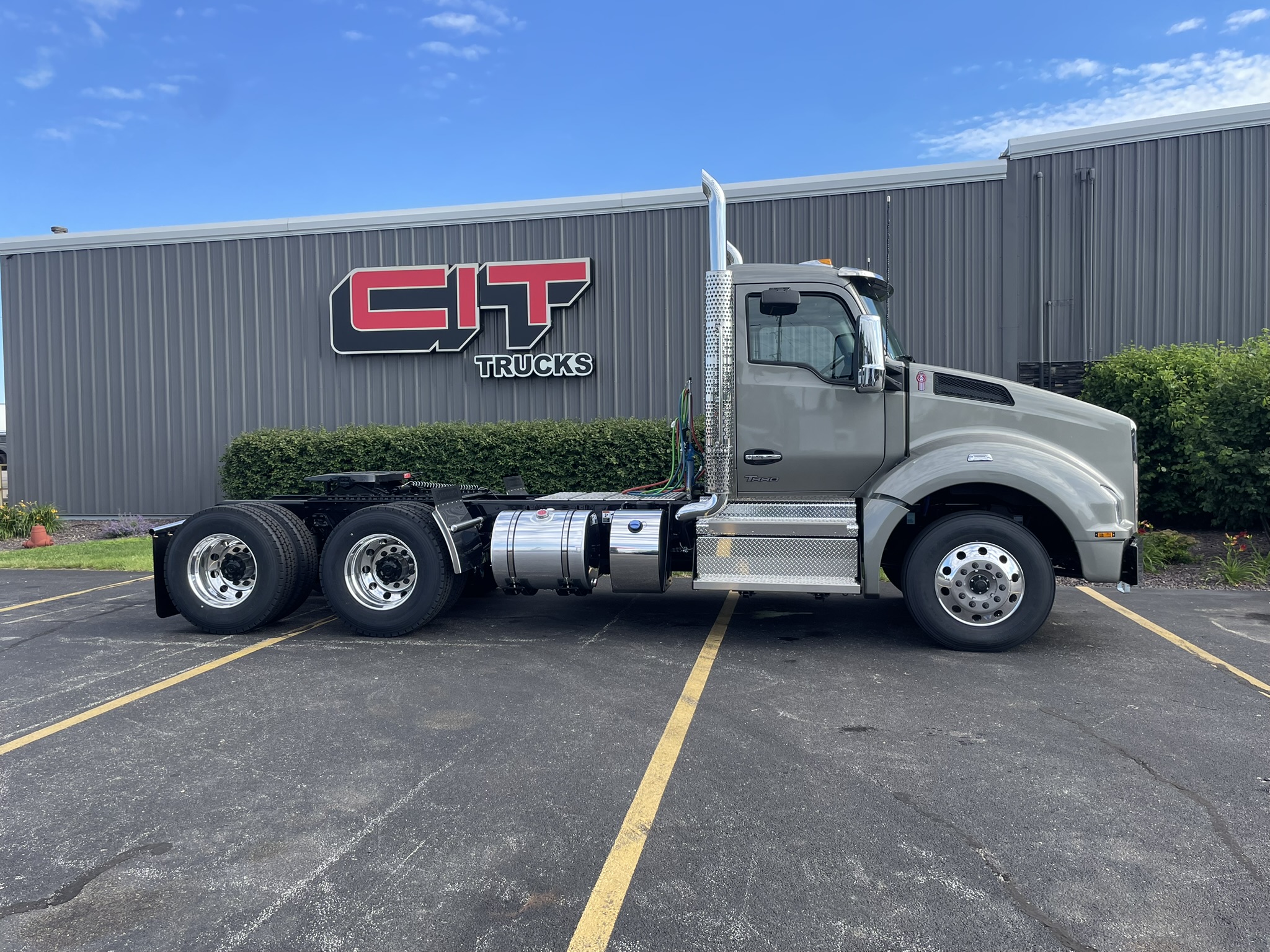 NEW 2027 KENWORTH T880 - image 4 of 6