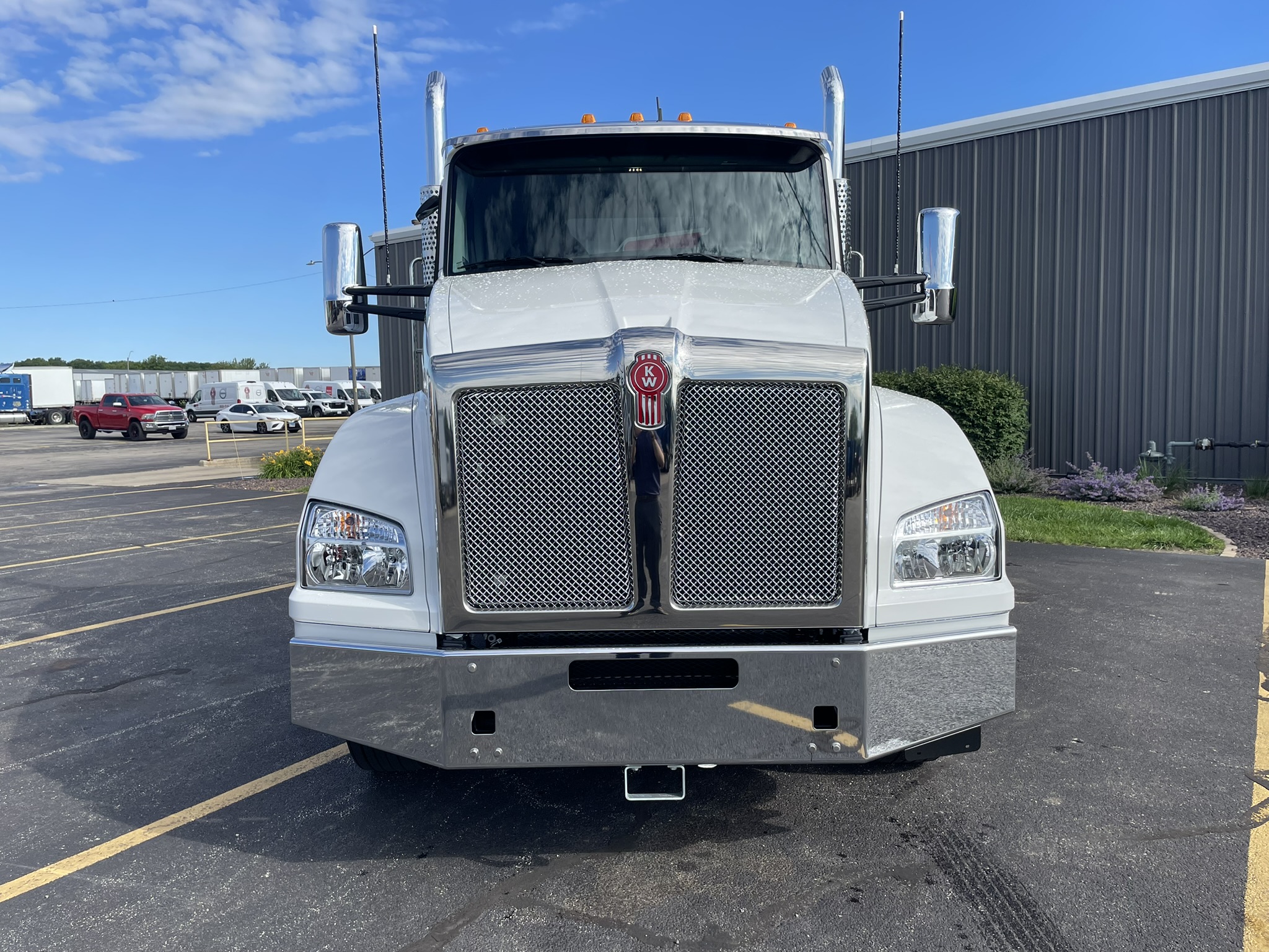 NEW 2027 KENWORTH T880 - image 2 of 6