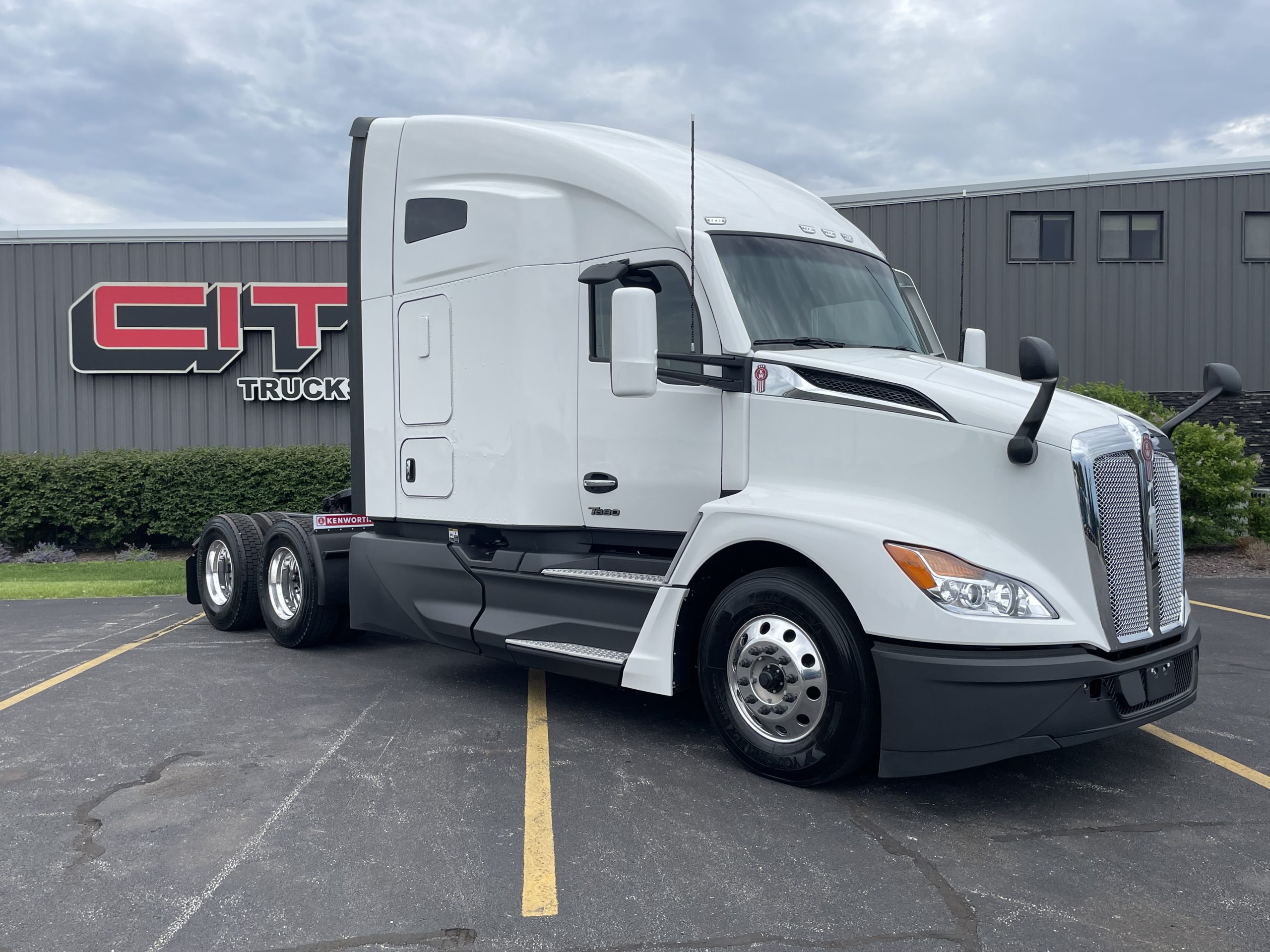 NEW 2027 KENWORTH T680 - image 3 of 6