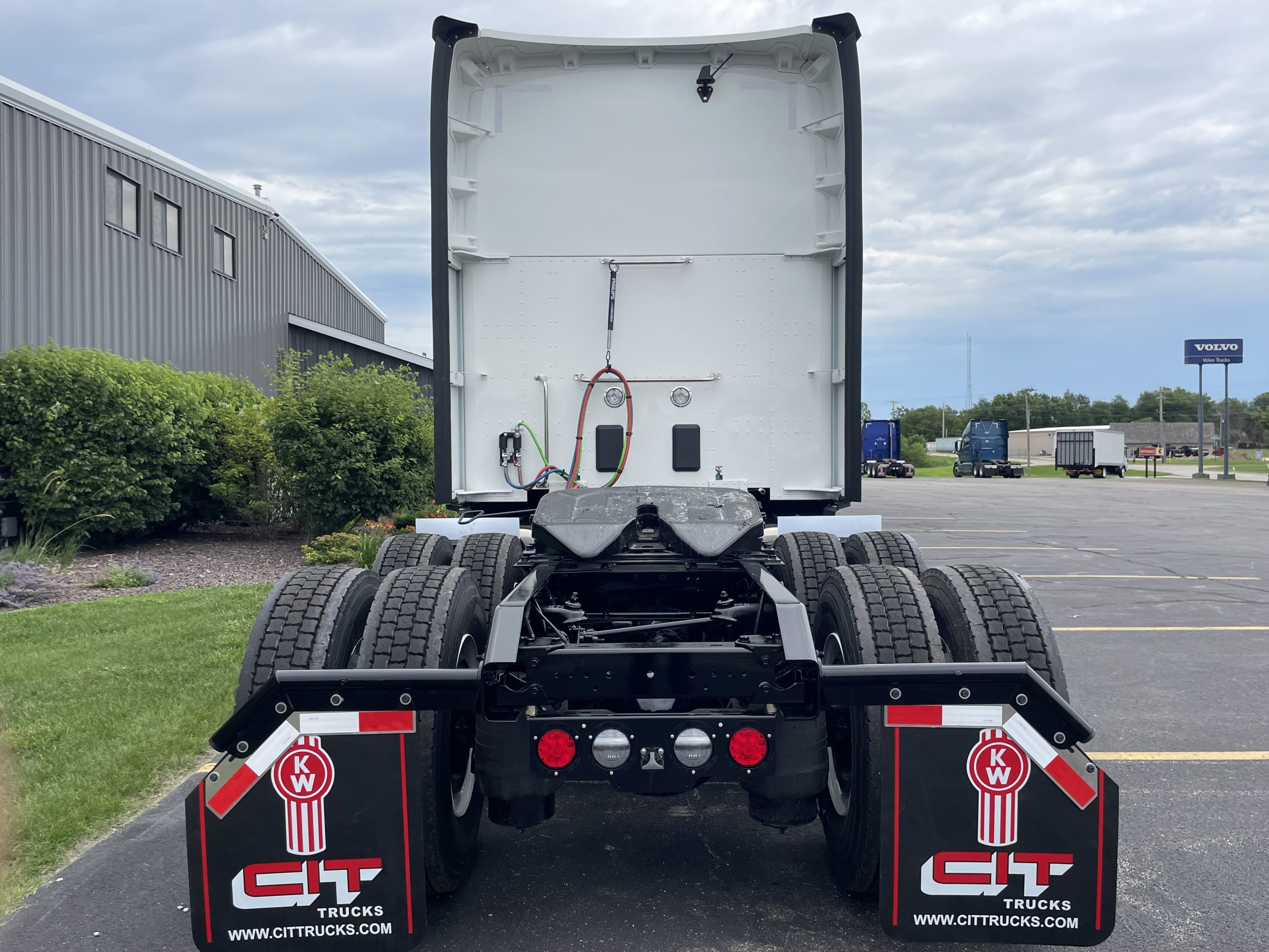 NEW 2027 KENWORTH T680 - image 5 of 6