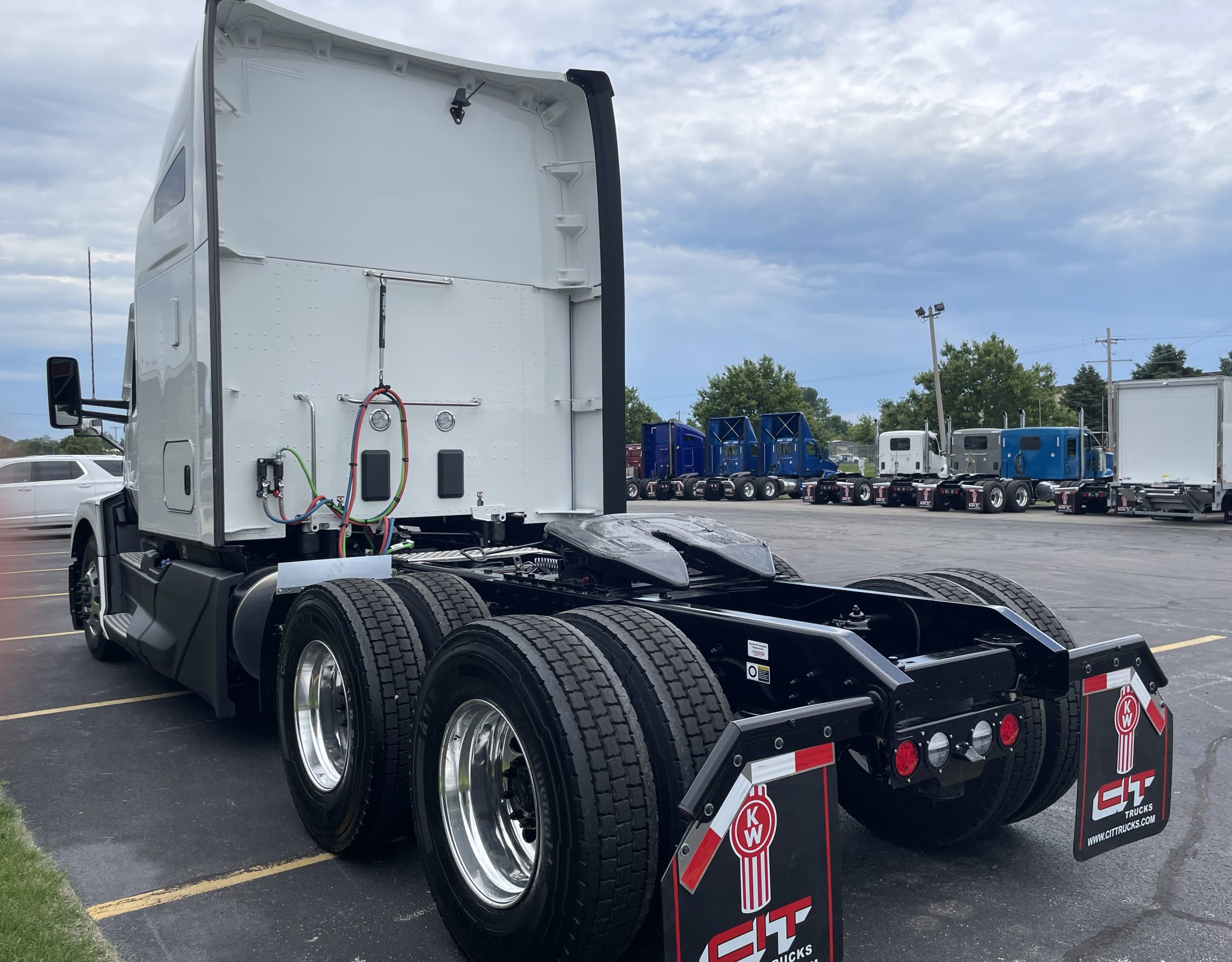 NEW 2027 KENWORTH T680 - image 6 of 6