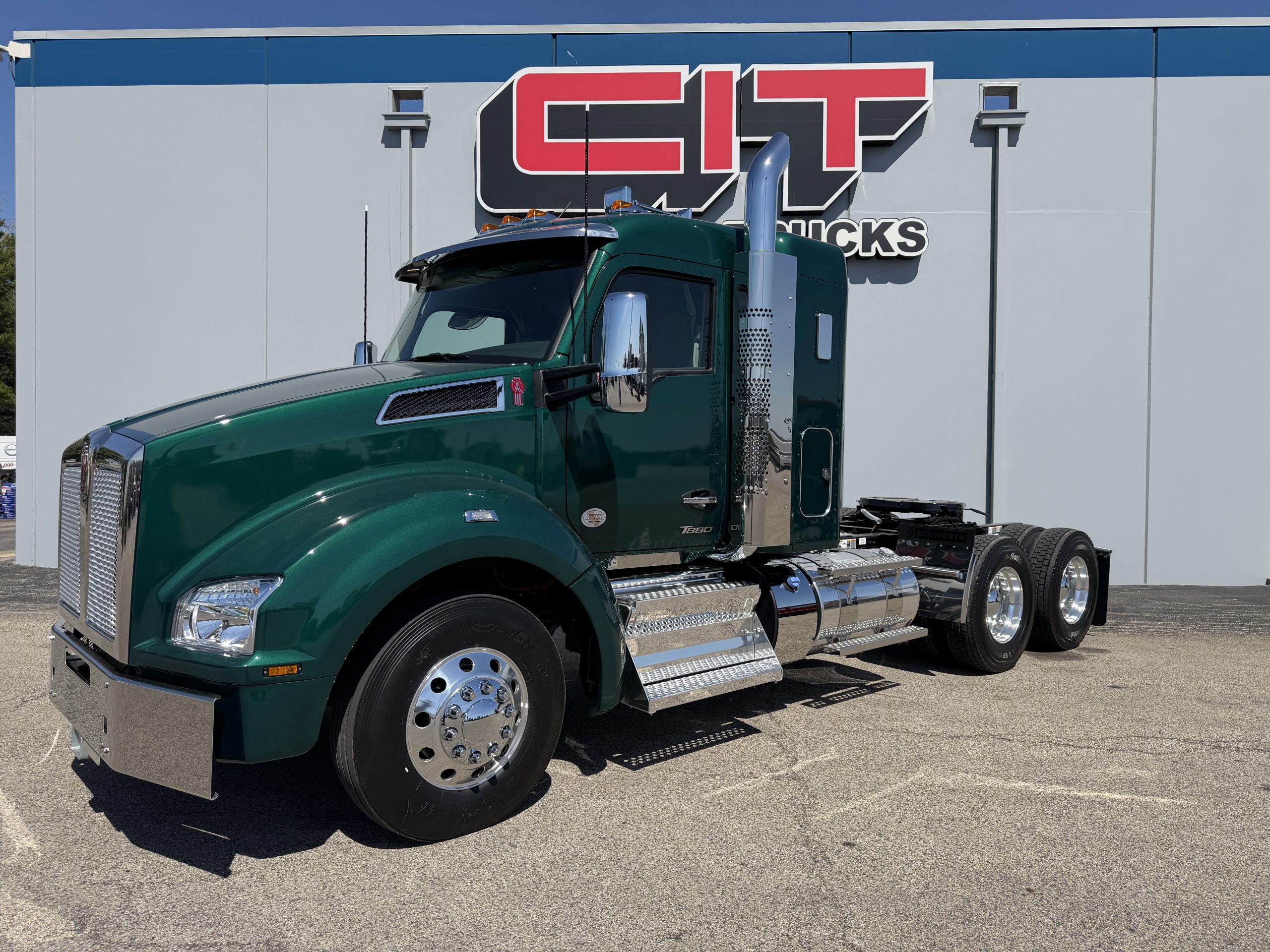 NEW 2027 KENWORTH T880 NEW 2027 KENWORTH T880 - image 1 of 6
