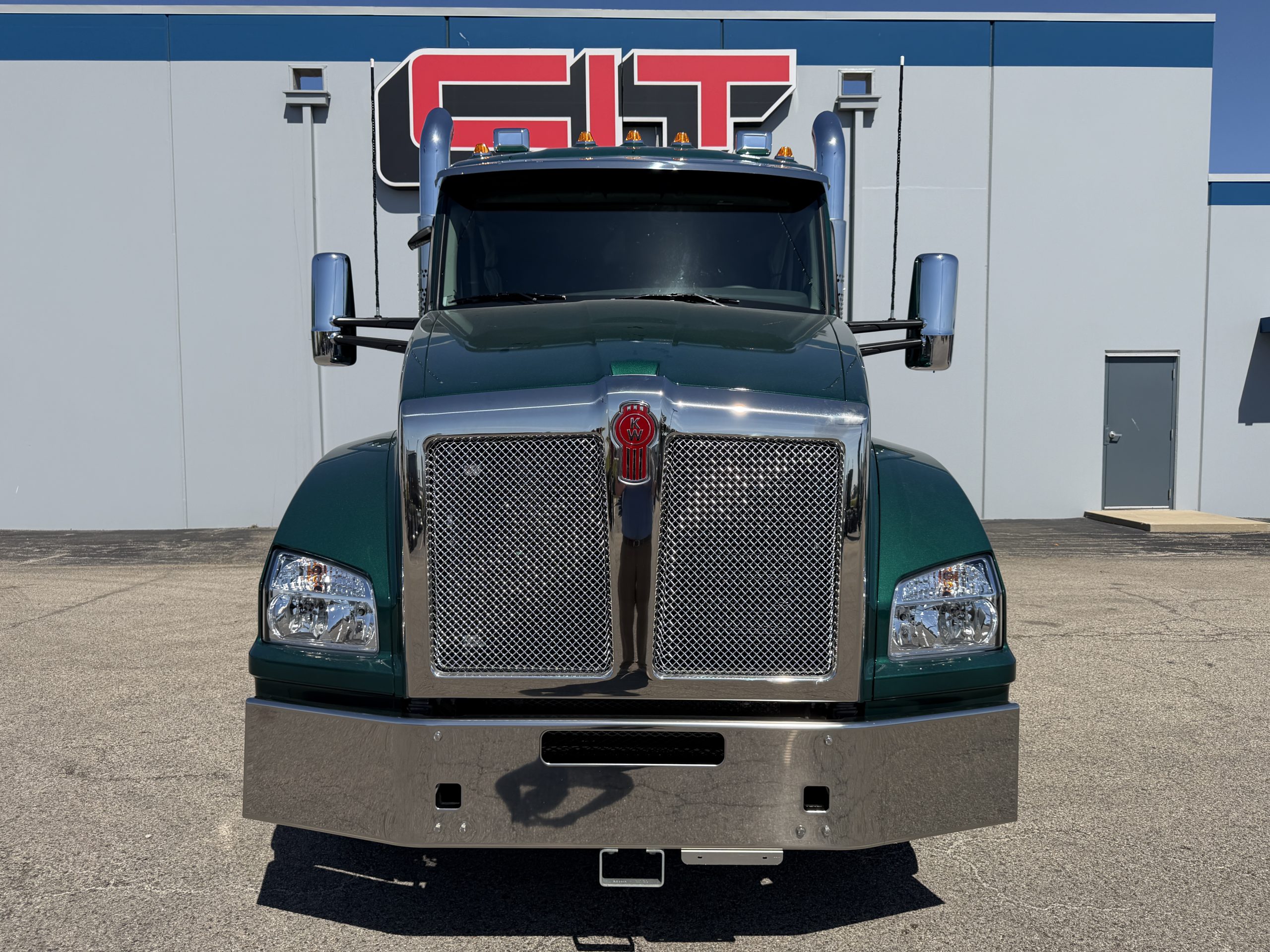 NEW 2027 KENWORTH T880 NEW 2027 KENWORTH T880 - image 2 of 6