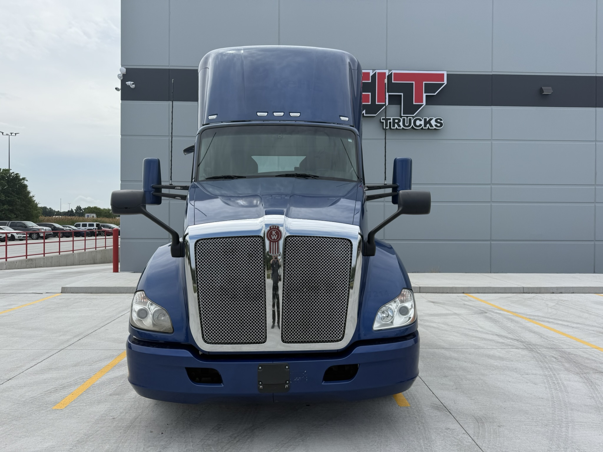 2021 Kenworth T680 in Burns Harbor- IN, IN — photo 2