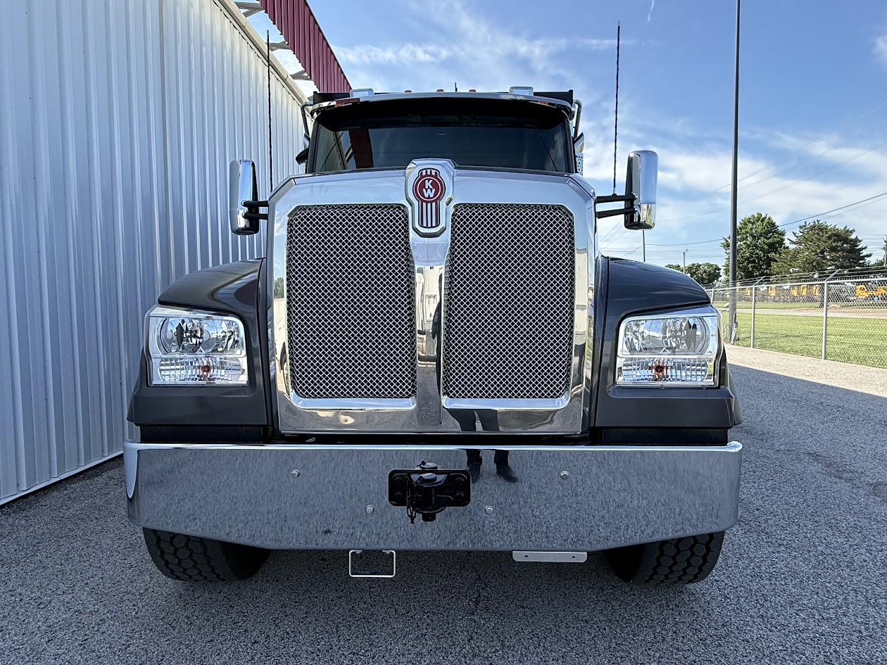 2027 Kenworth T880 in Fenton, MO — photo 2