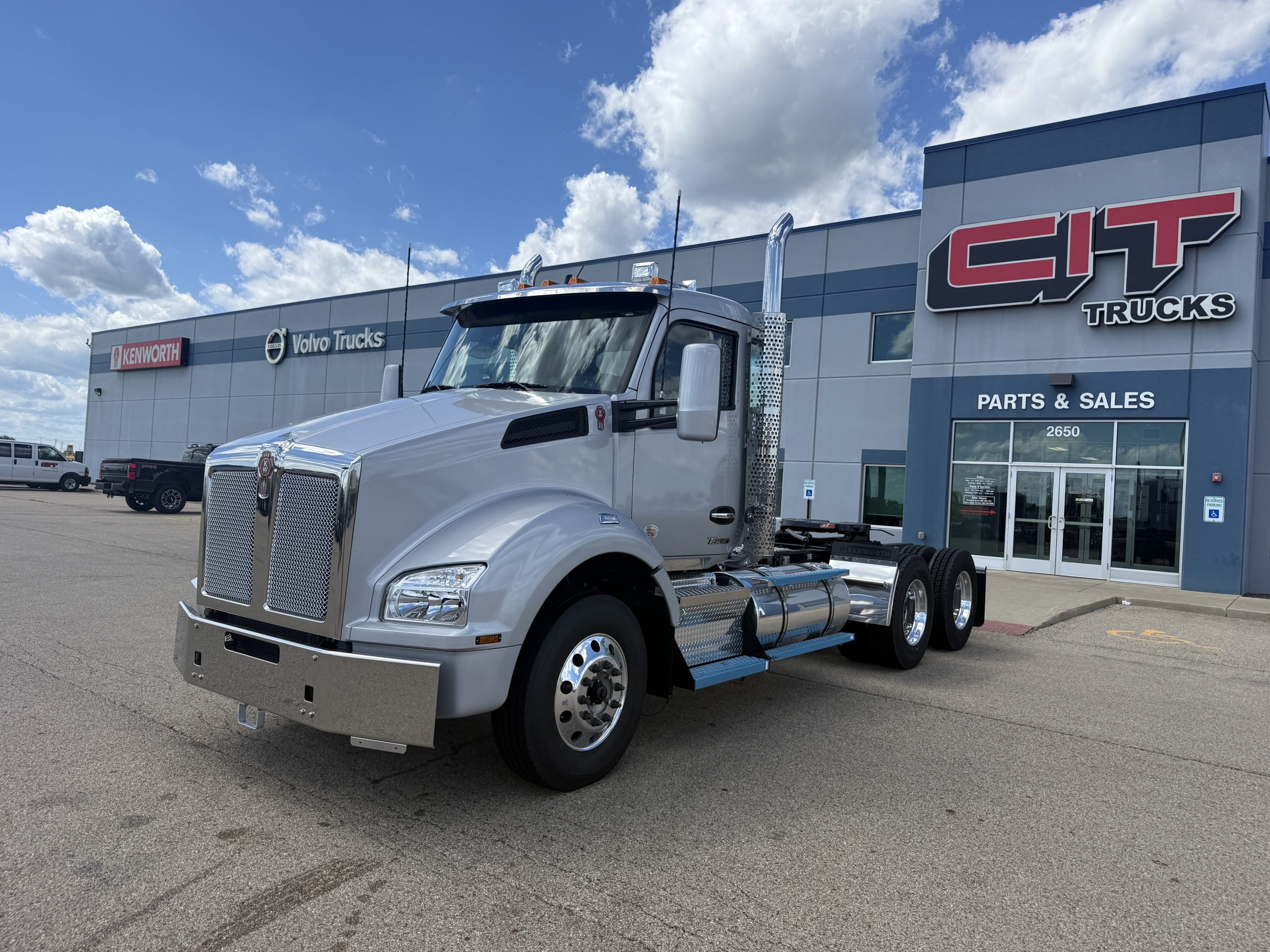 NEW 2027 KENWORTH T880 NEW 2027 KENWORTH T880 - image 1 of 6