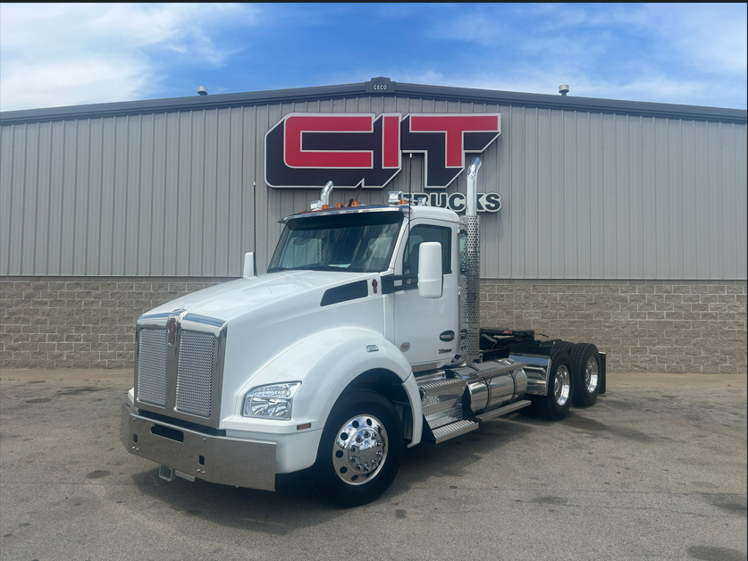 NEW 2027 KENWORTH T880 NEW 2027 KENWORTH T880 - image 1 of 6