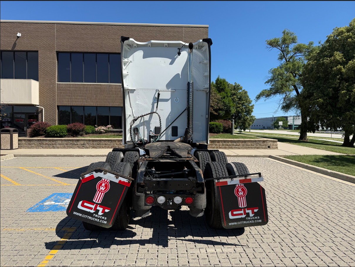 2022 Kenworth T680 in Grayslake, IL — photo 6