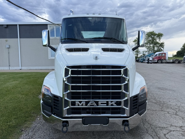 2027 Mack Anthem in Grayslake, IL — photo 2
