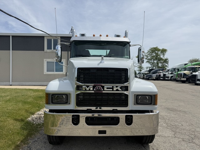 NEW 2027 MACK PINNACLE 64T NEW 2027 MACK PINNACLE 64T - image 2 of 6