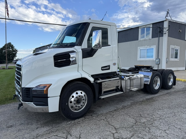 2027 Mack Anthem in Grayslake, IL