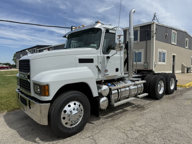 NEW 2027 MACK PINNACLE 64T NEW 2027 MACK PINNACLE 64T - image 1 of 6