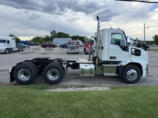 2027 Mack Anthem in Grayslake, IL — photo 4