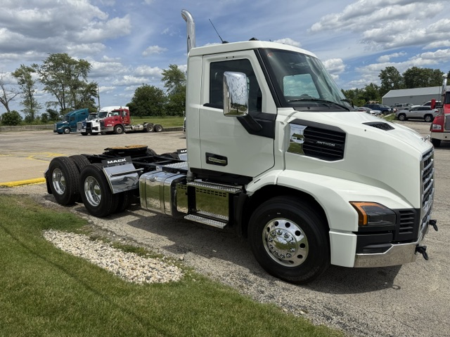 NEW 2027 MACK ANTHEM - image 3 of 6