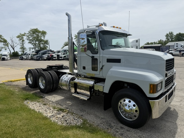 NEW 2027 MACK PINNACLE 64T NEW 2027 MACK PINNACLE 64T - image 3 of 6
