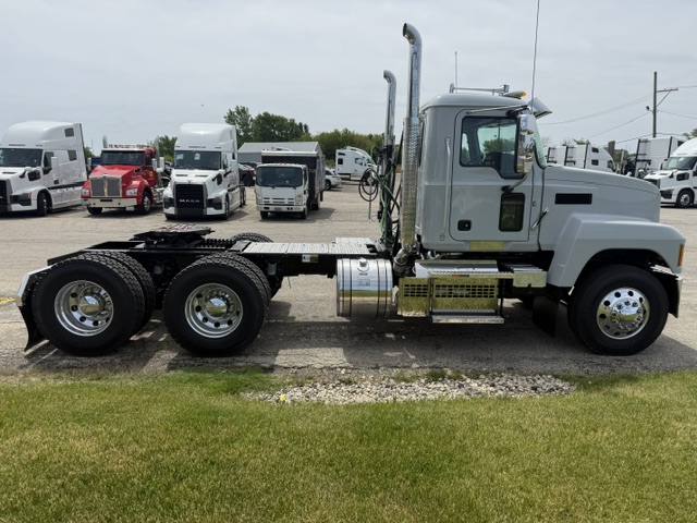 NEW 2027 MACK PINNACLE 64T NEW 2027 MACK PINNACLE 64T - image 4 of 6