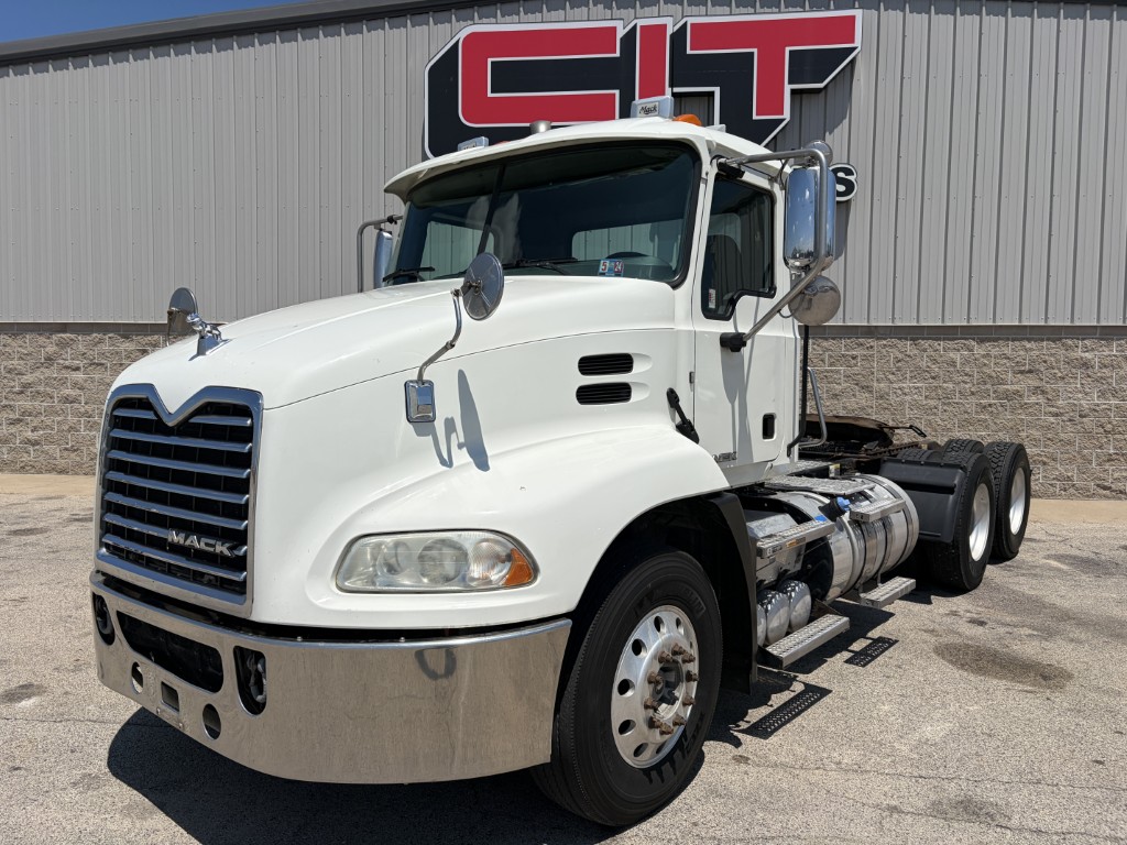 2016 MACK CXU - image 1 of 6