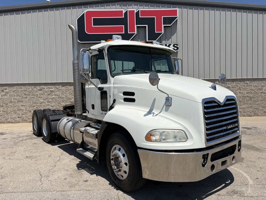 2016 MACK CXU - image 3 of 6