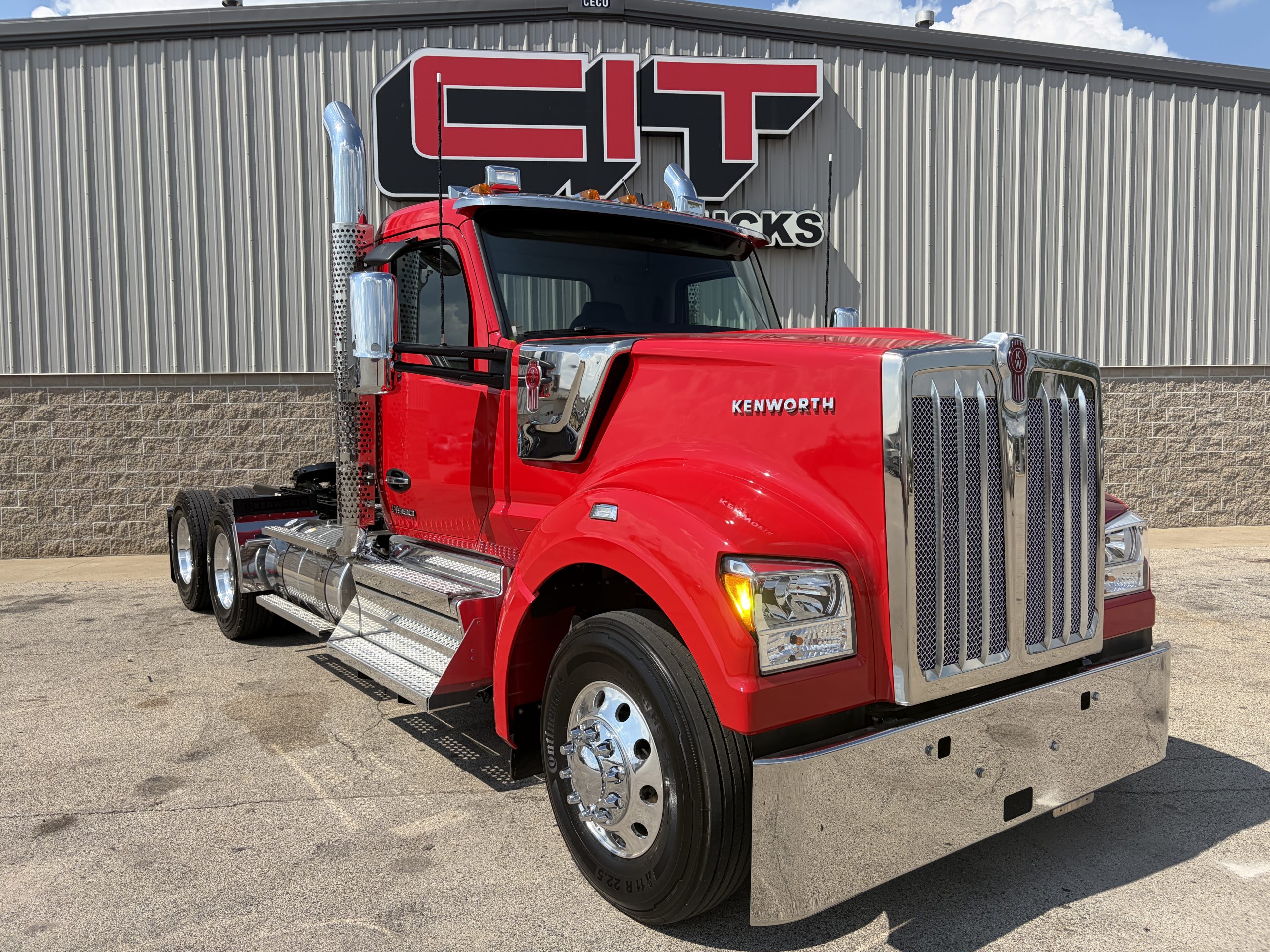 2027 Kenworth W990 in Morton, IL — photo 3