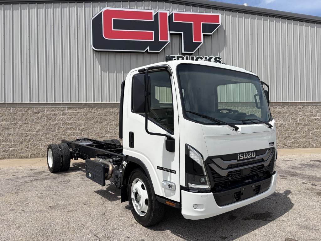 NEW 2025 ISUZU NPR-XD NEW 2025 ISUZU NPR-XD - image 3 of 6