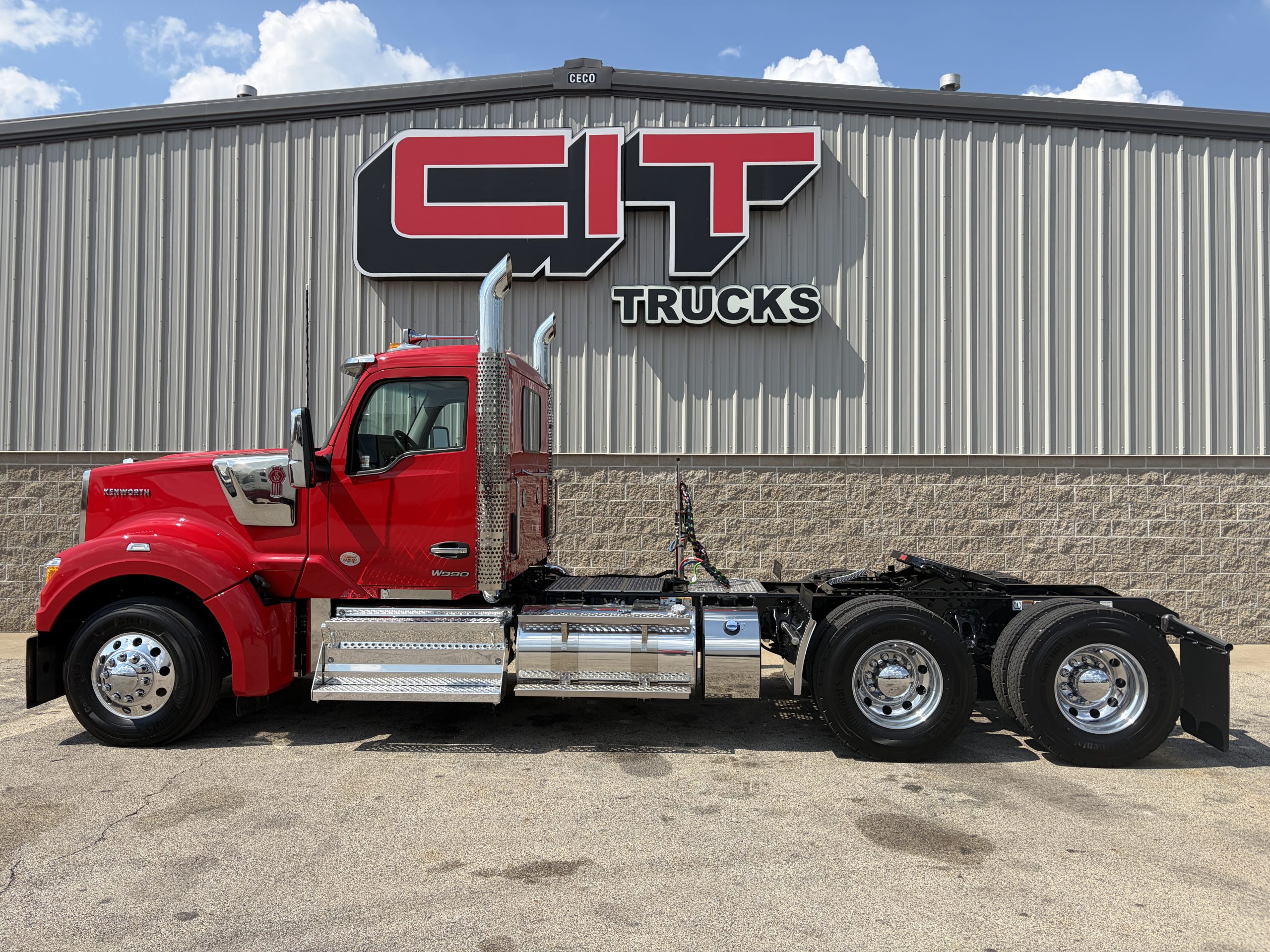 2027 Kenworth W990 in Morton, IL — photo 4