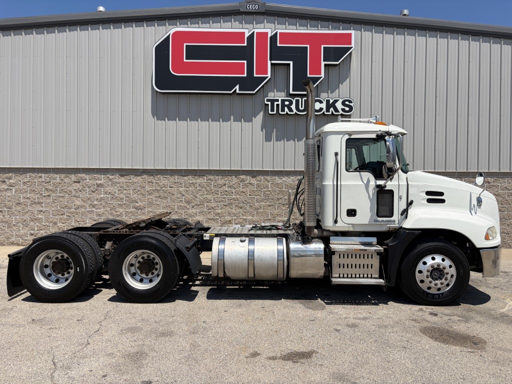 2016 MACK CXU - image 4 of 6