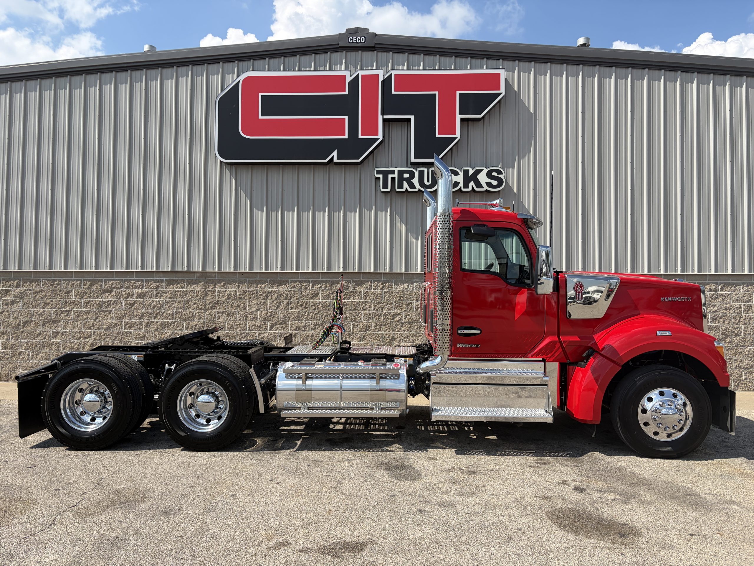 2027 Kenworth W990 in Morton, IL — photo 5