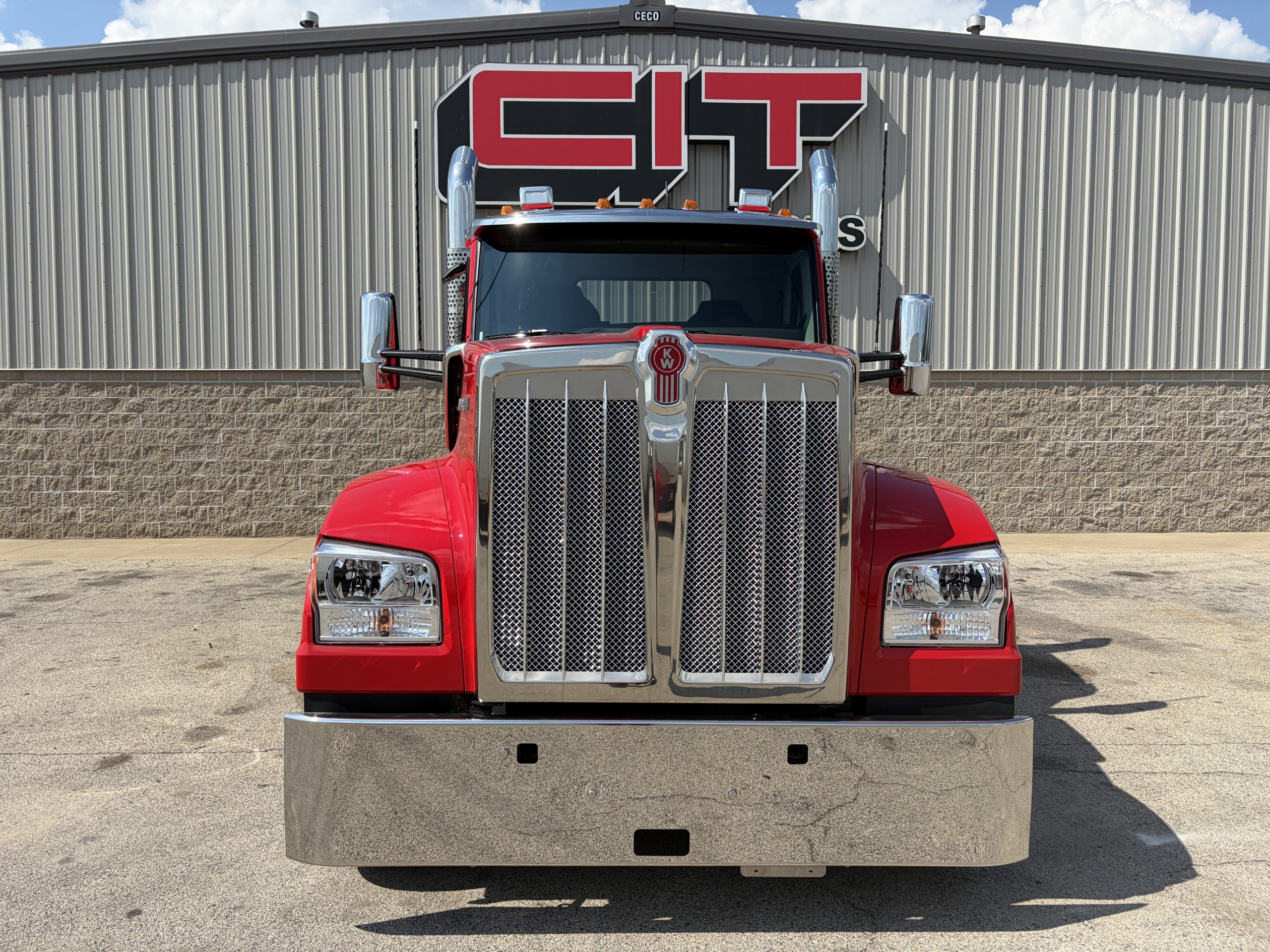 2027 Kenworth W990 in Morton, IL — photo 2