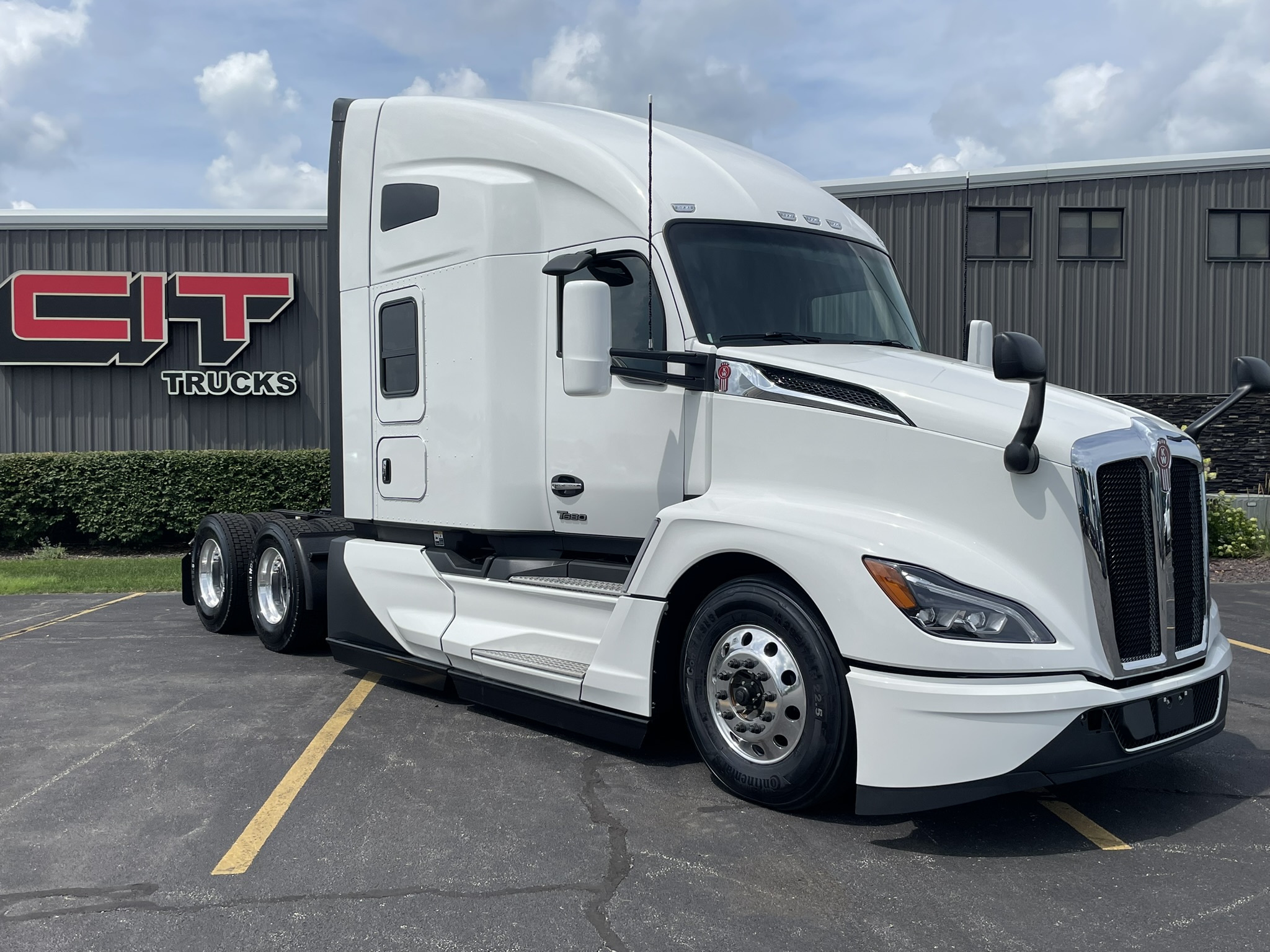 2027 Kenworth T680 — photo 3