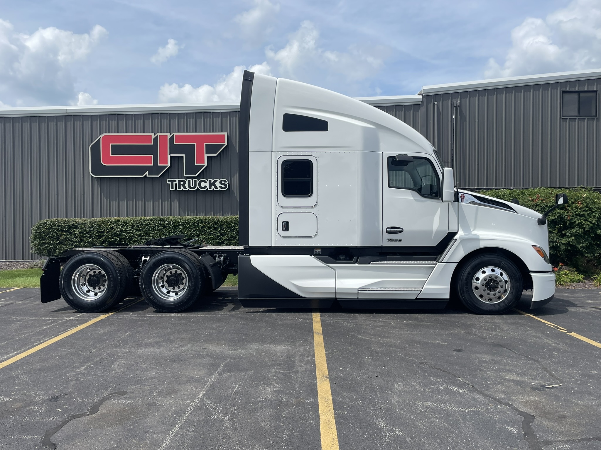 2027 Kenworth T680 — photo 4