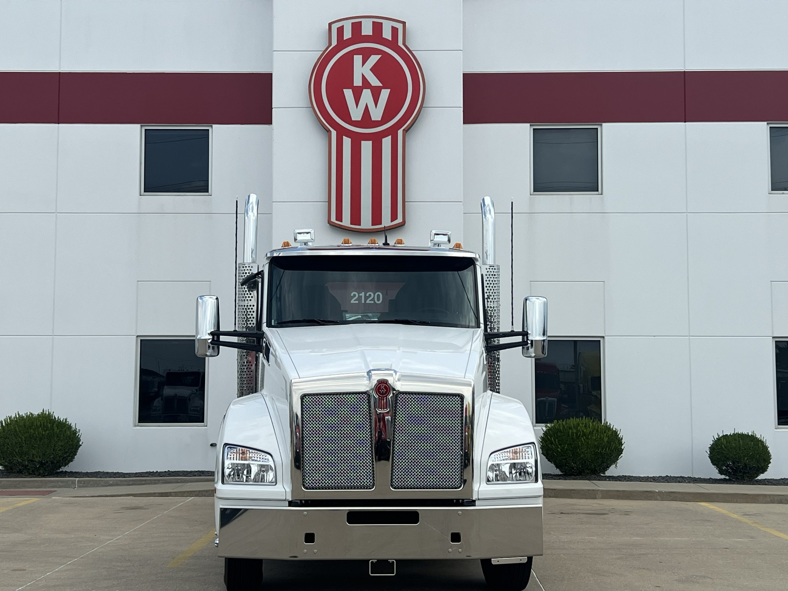 NEW 2027 KENWORTH T880 NEW 2027 KENWORTH T880 - image 2 of 6