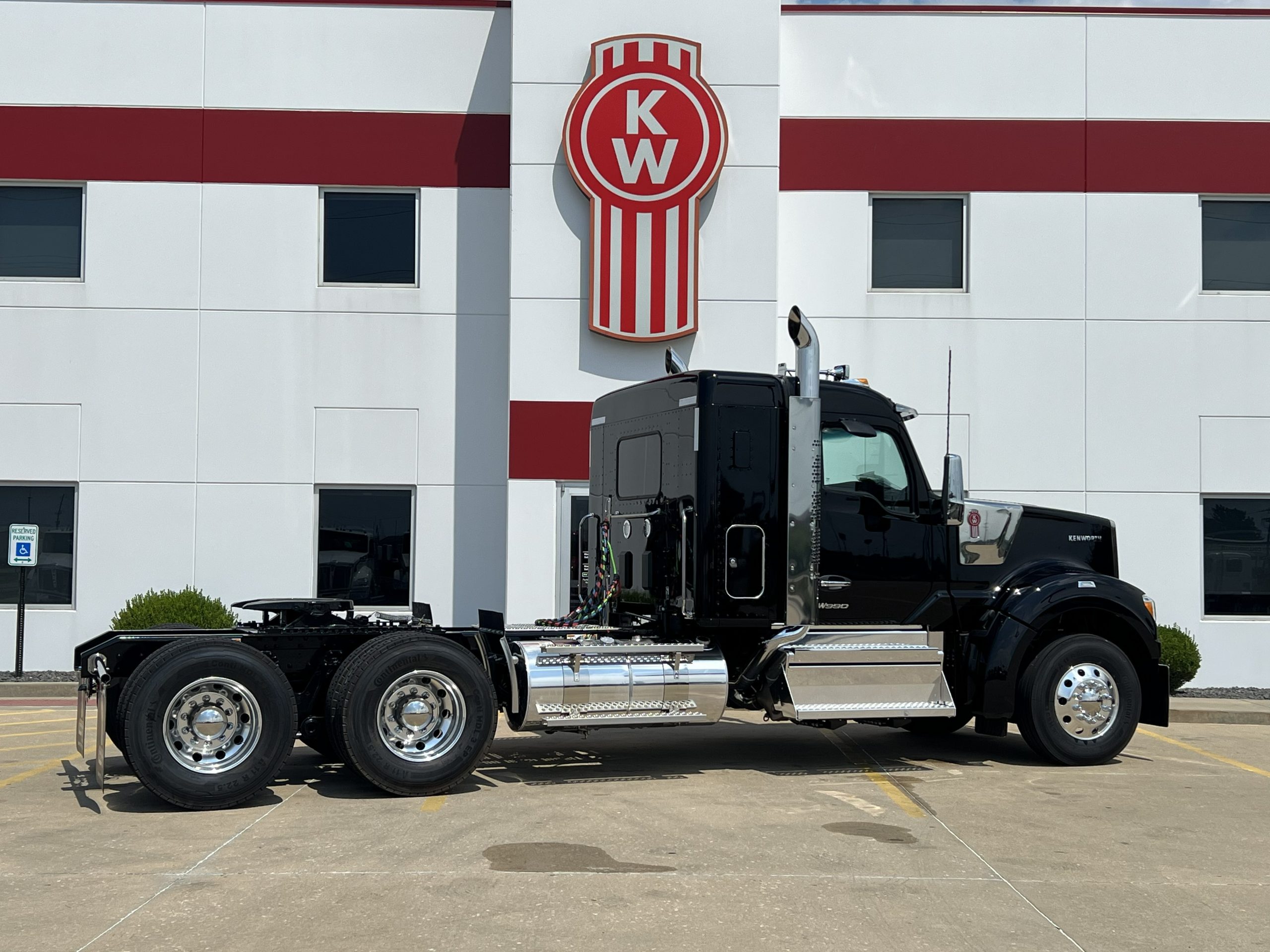 NEW 2027 KENWORTH W990 SLEEPER - image 5 of 6