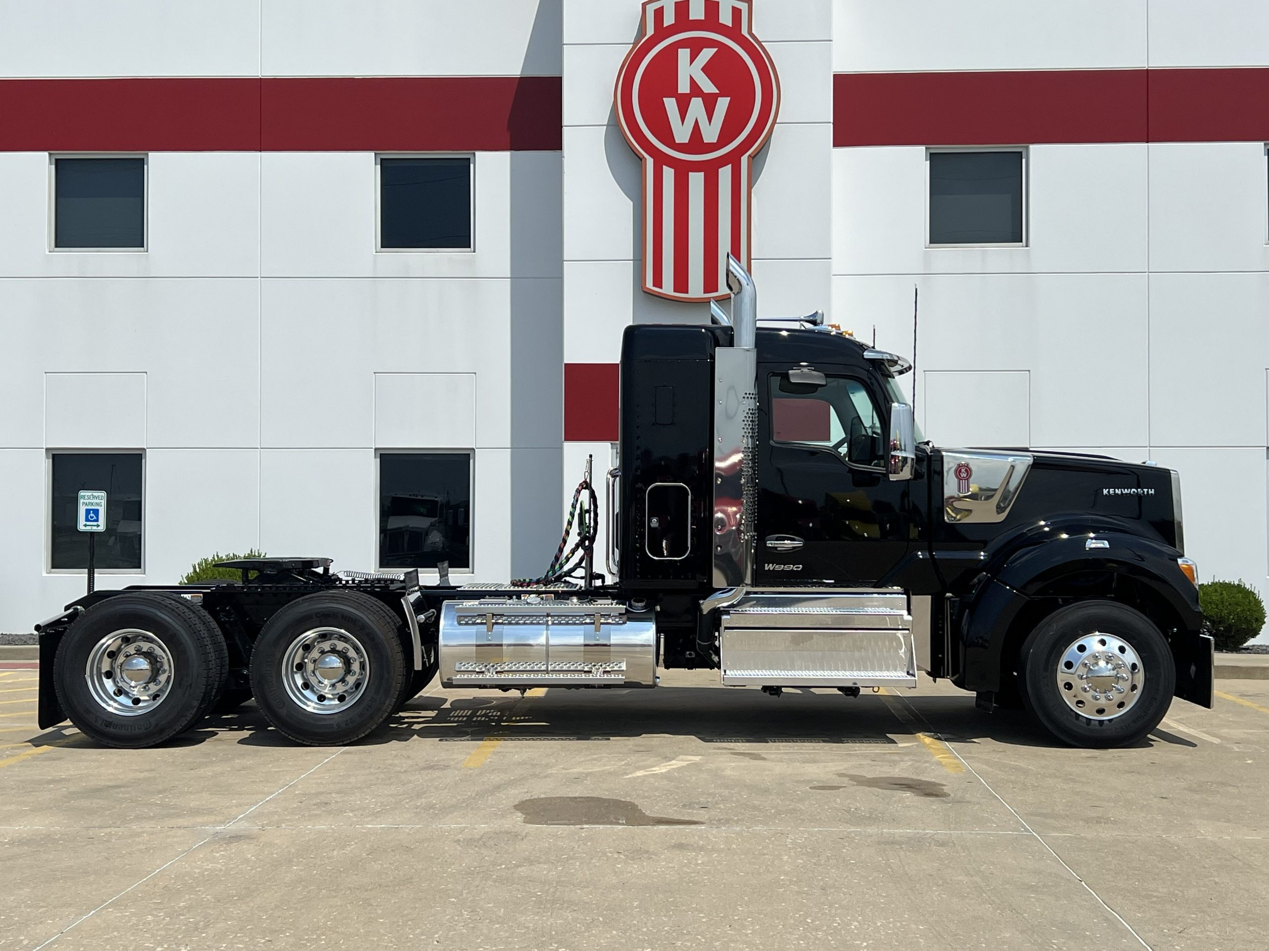 NEW 2027 KENWORTH W990 SLEEPER - image 4 of 6