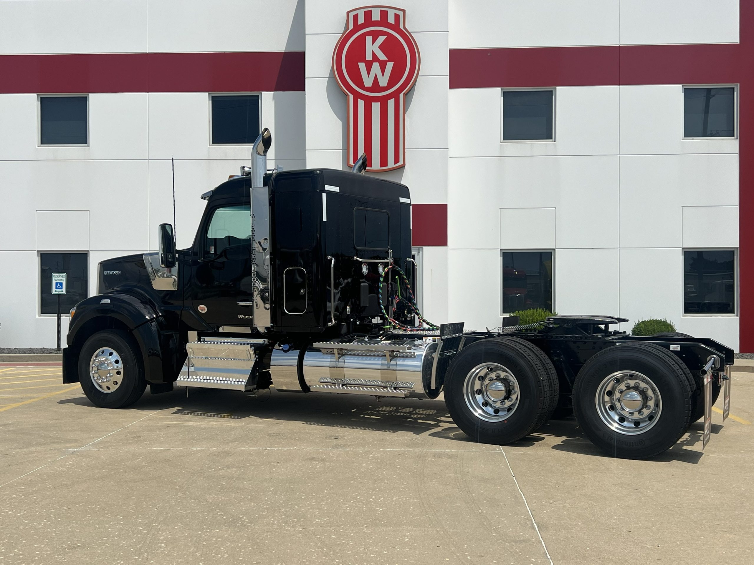 NEW 2027 KENWORTH W990 SLEEPER - image 6 of 6