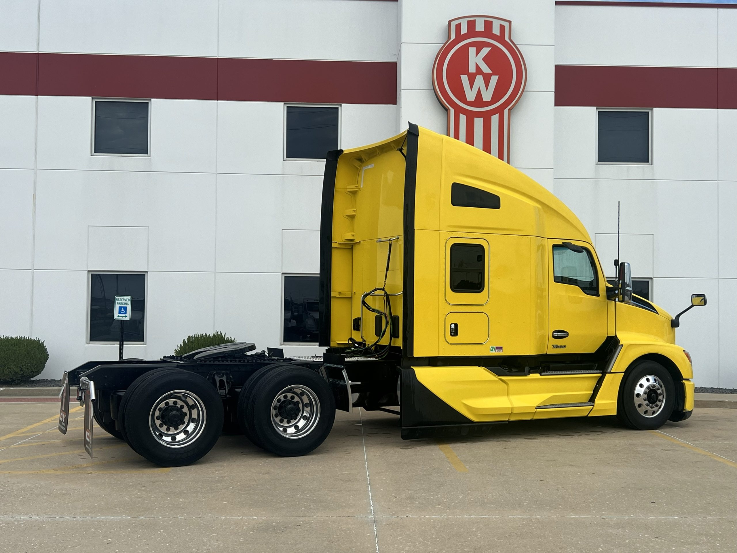2023 Kenworth T680 in Troy, IL — photo 5