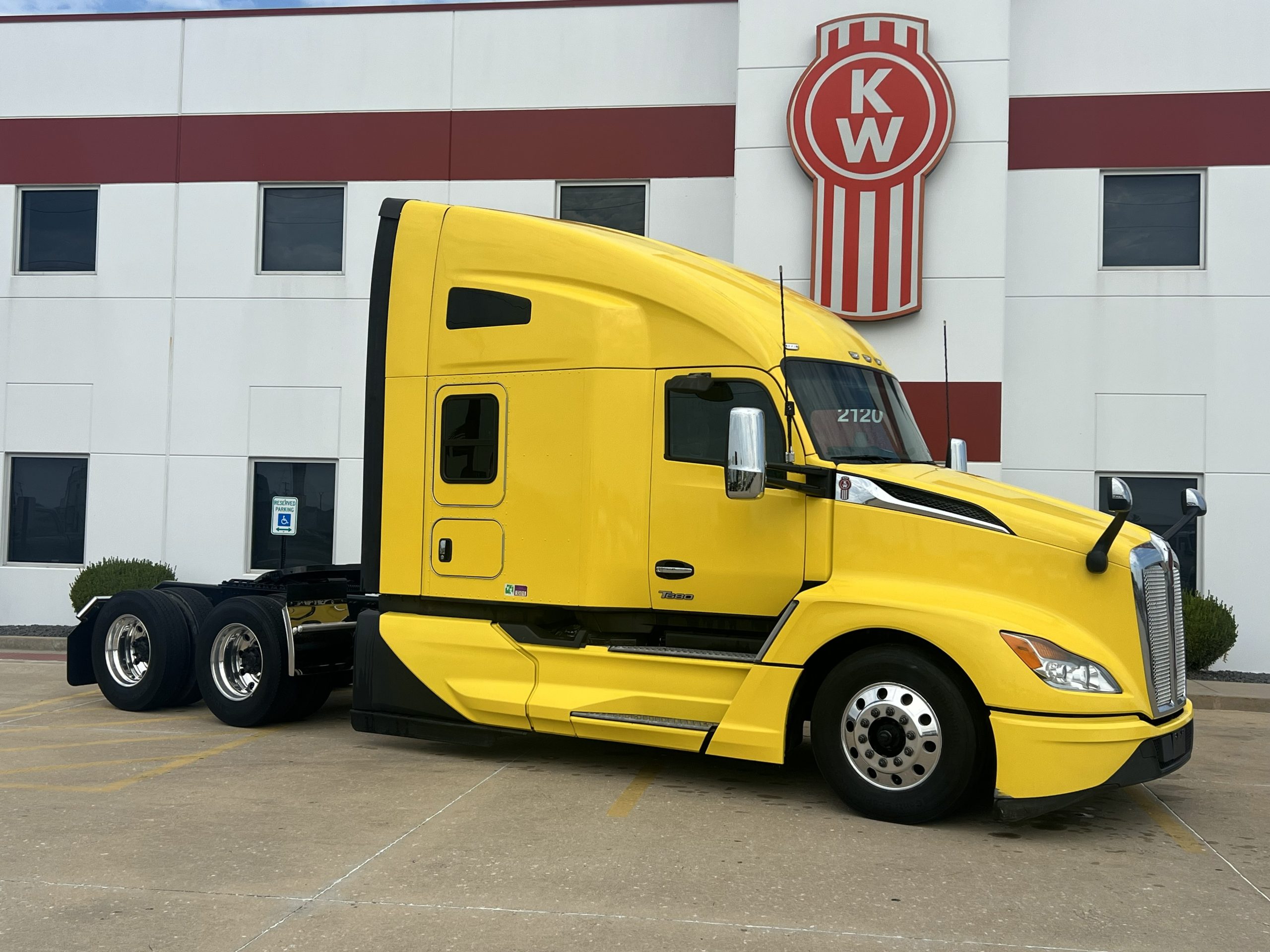 2023 Kenworth T680 in Troy, IL — photo 3