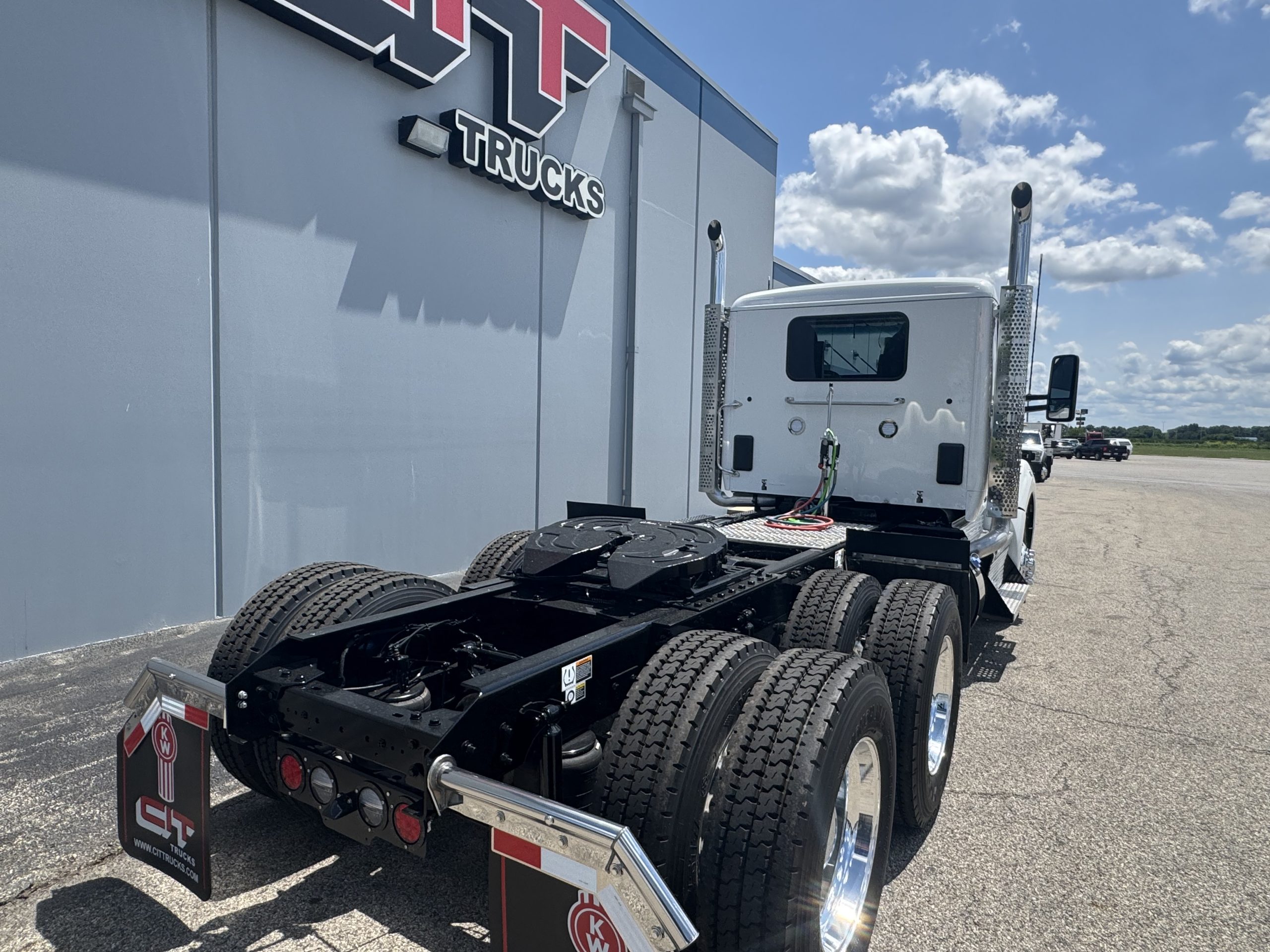 2027 Kenworth T880 in Champaign, IL — photo 6