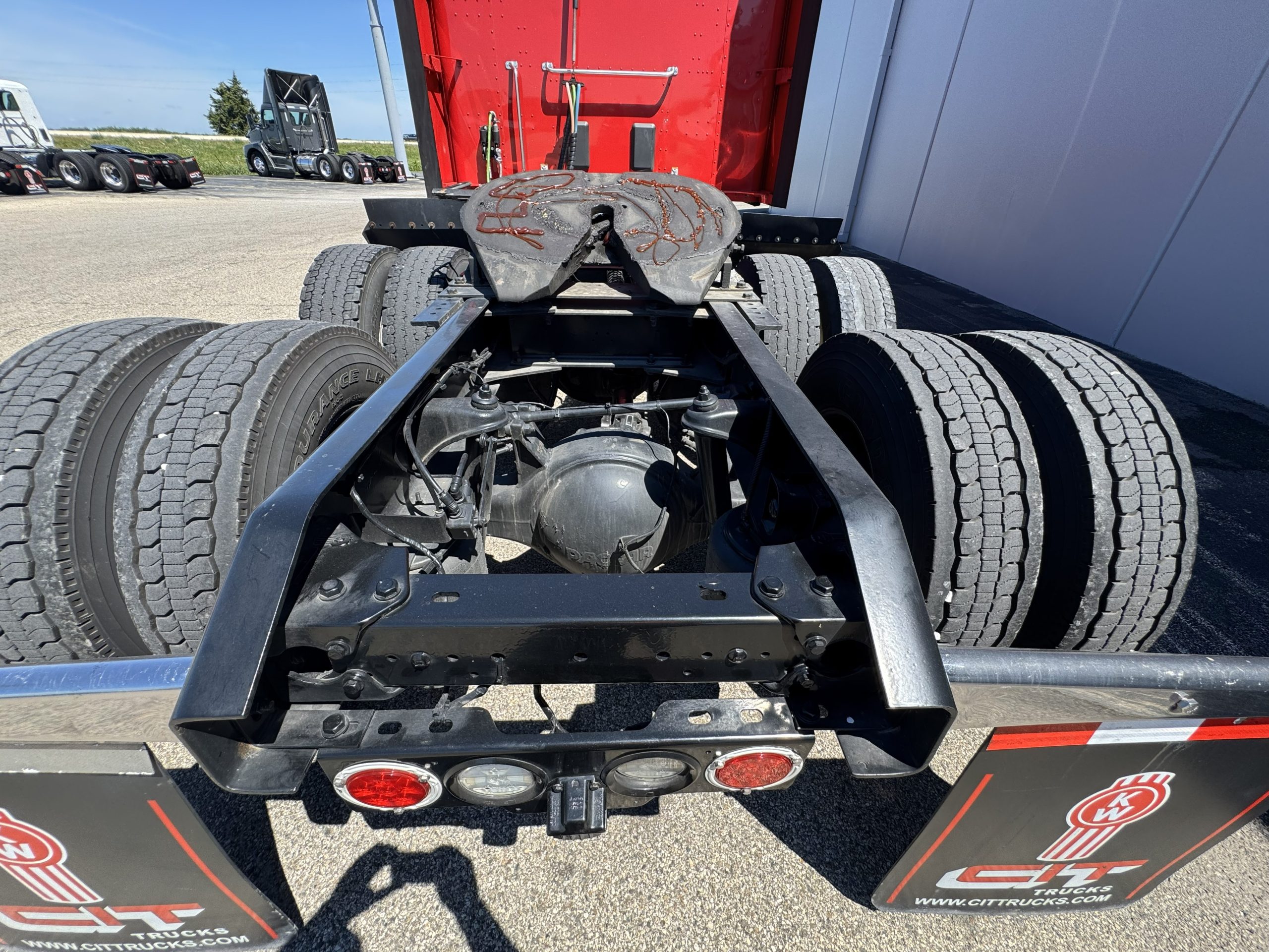 2022 Kenworth T680 in Champaign, IL — photo 6