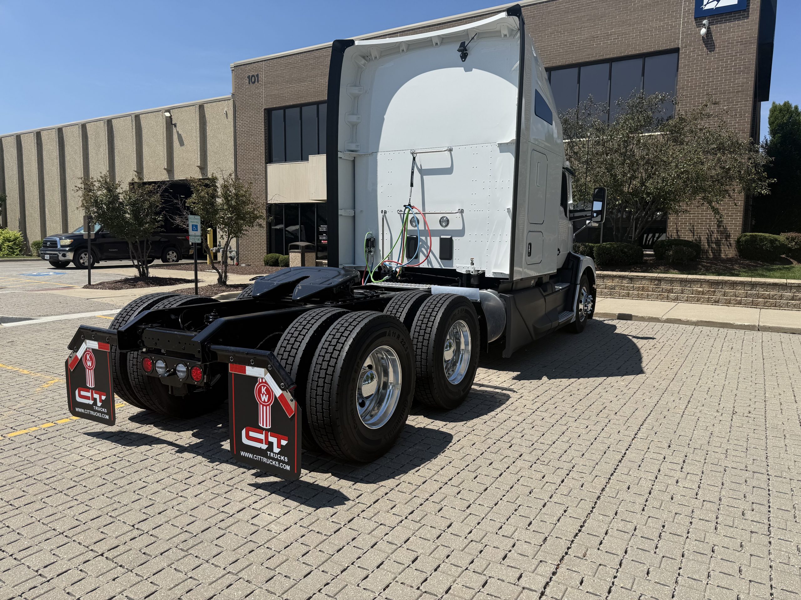 2027 KENWORTH T680 2027 KENWORTH T680 - image 6 of 6