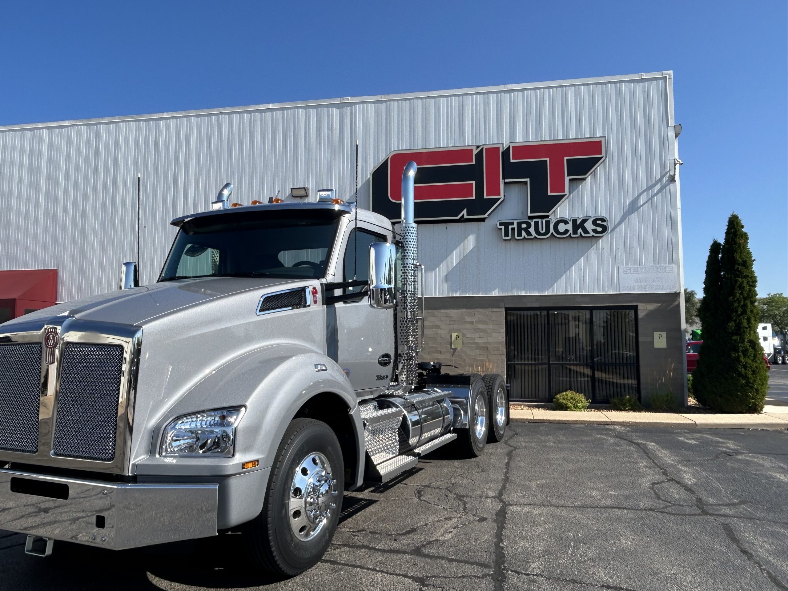 NEW 2027 KENWORTH T880 - image 1 of 6