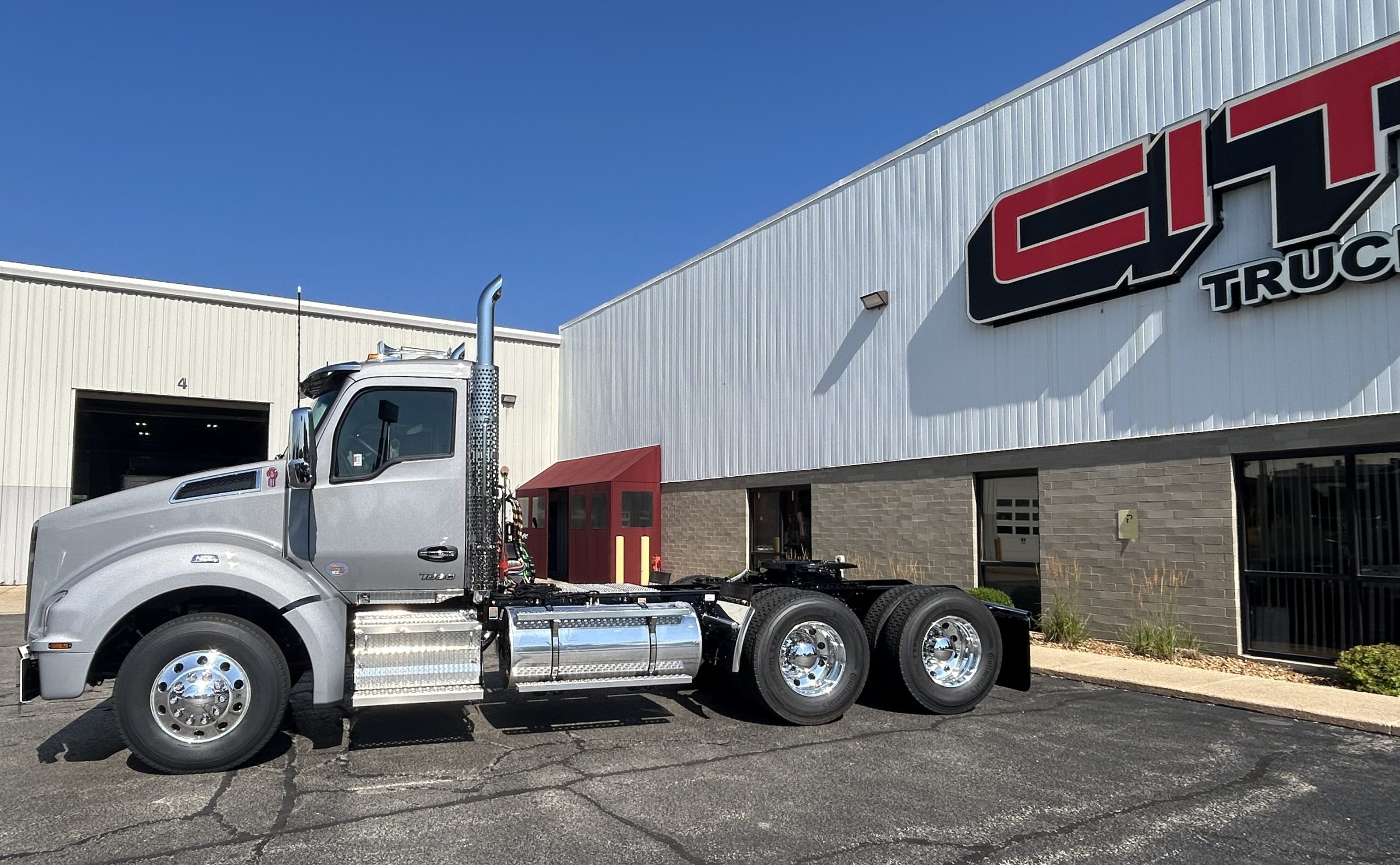 NEW 2027 KENWORTH T880 - image 5 of 6