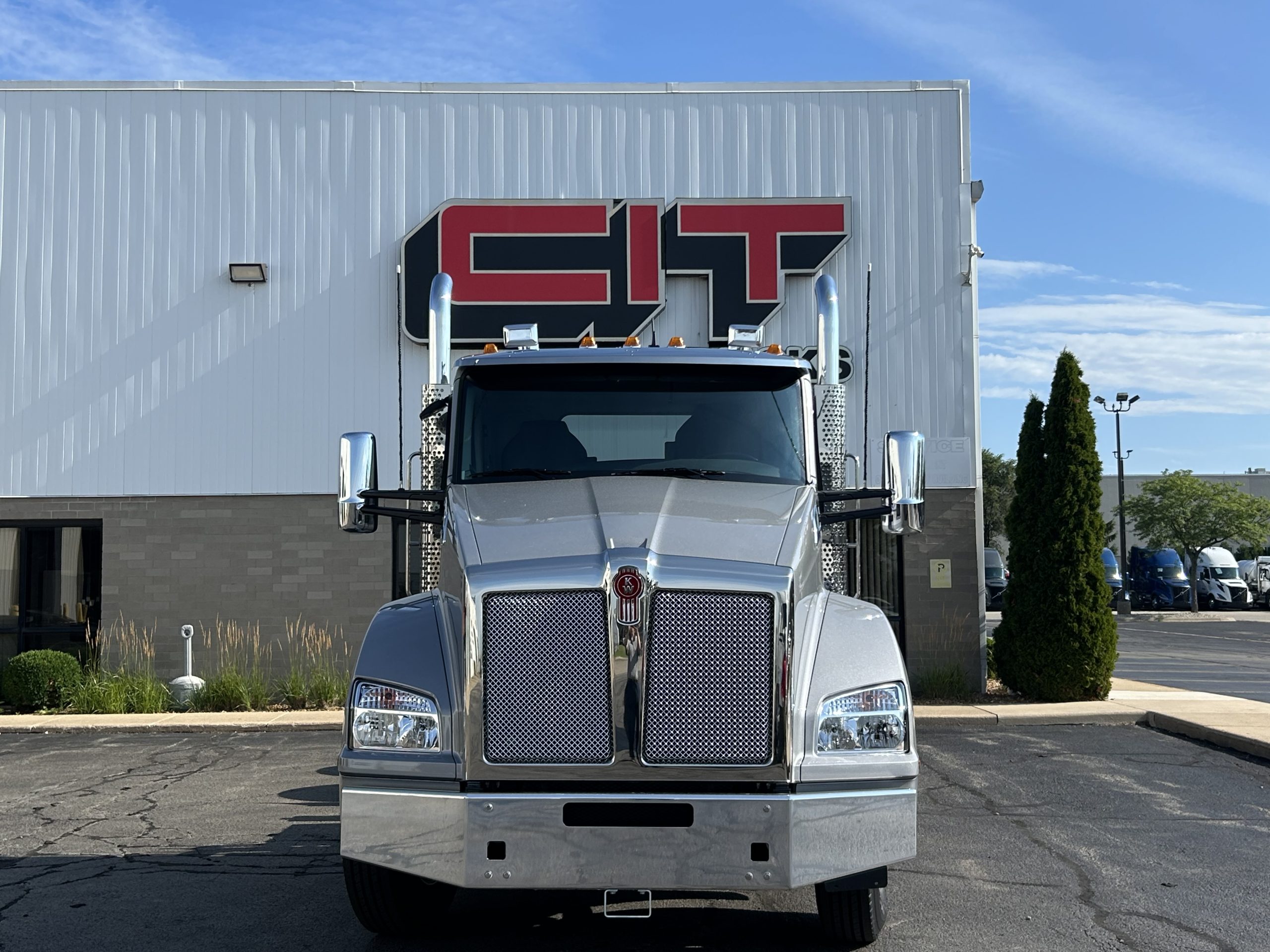 NEW 2027 KENWORTH T880 - image 2 of 6