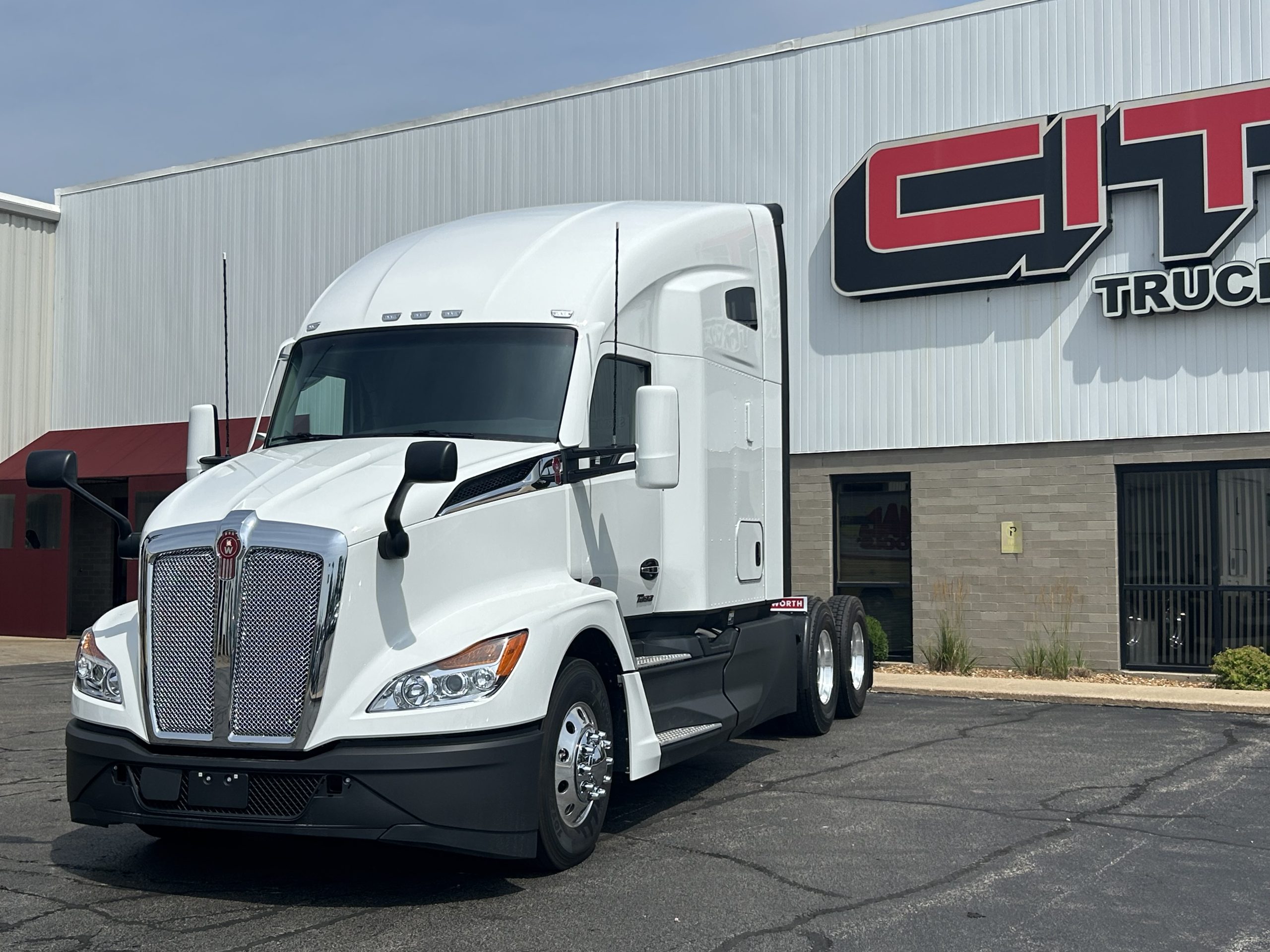 2027 Kenworth T680 in Rockford, IL
