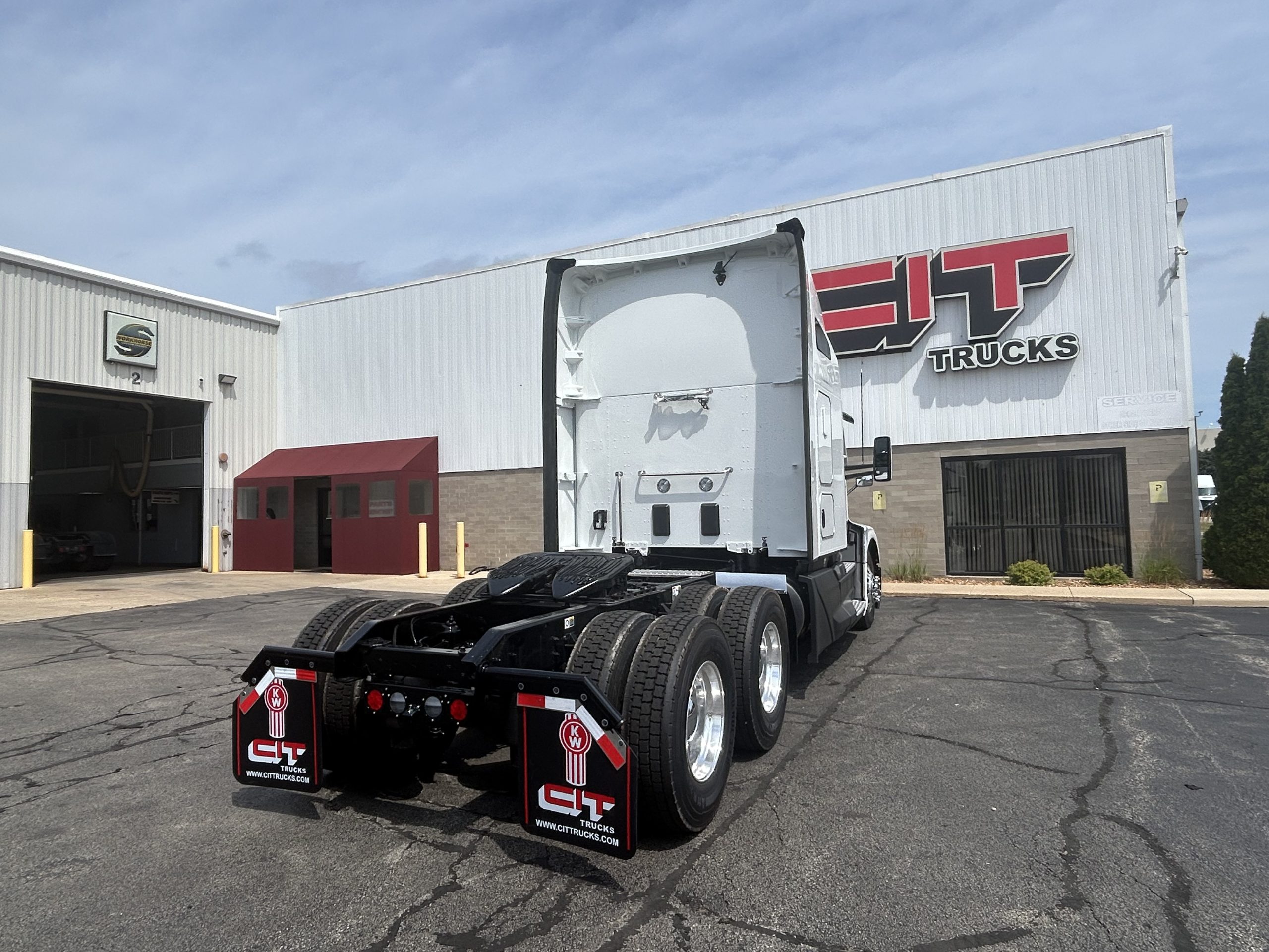 2027 Kenworth T680 in Rockford, IL — photo 5