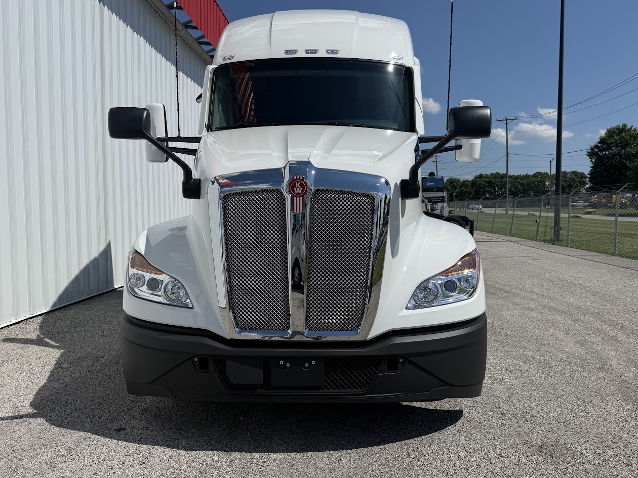 NEW 2027 KENWORTH T680 NEW 2027 KENWORTH T680 - image 2 of 6