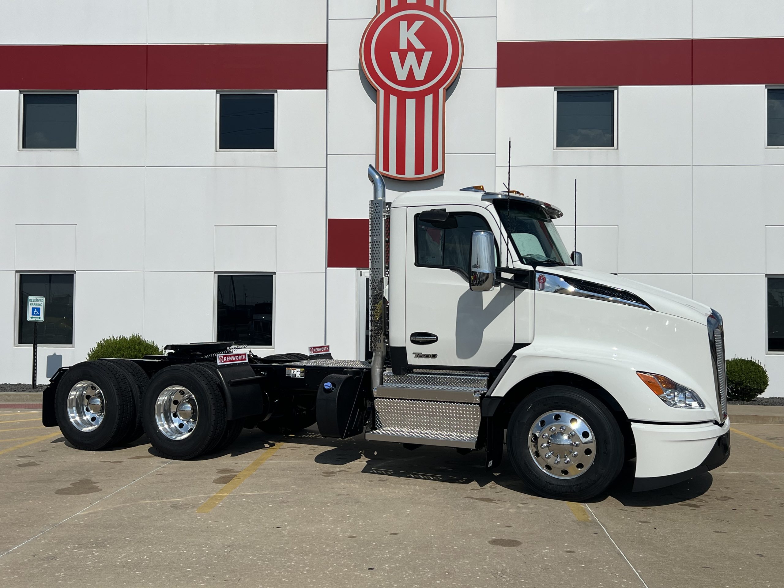 2027 Kenworth T680 in Troy, IL — photo 3
