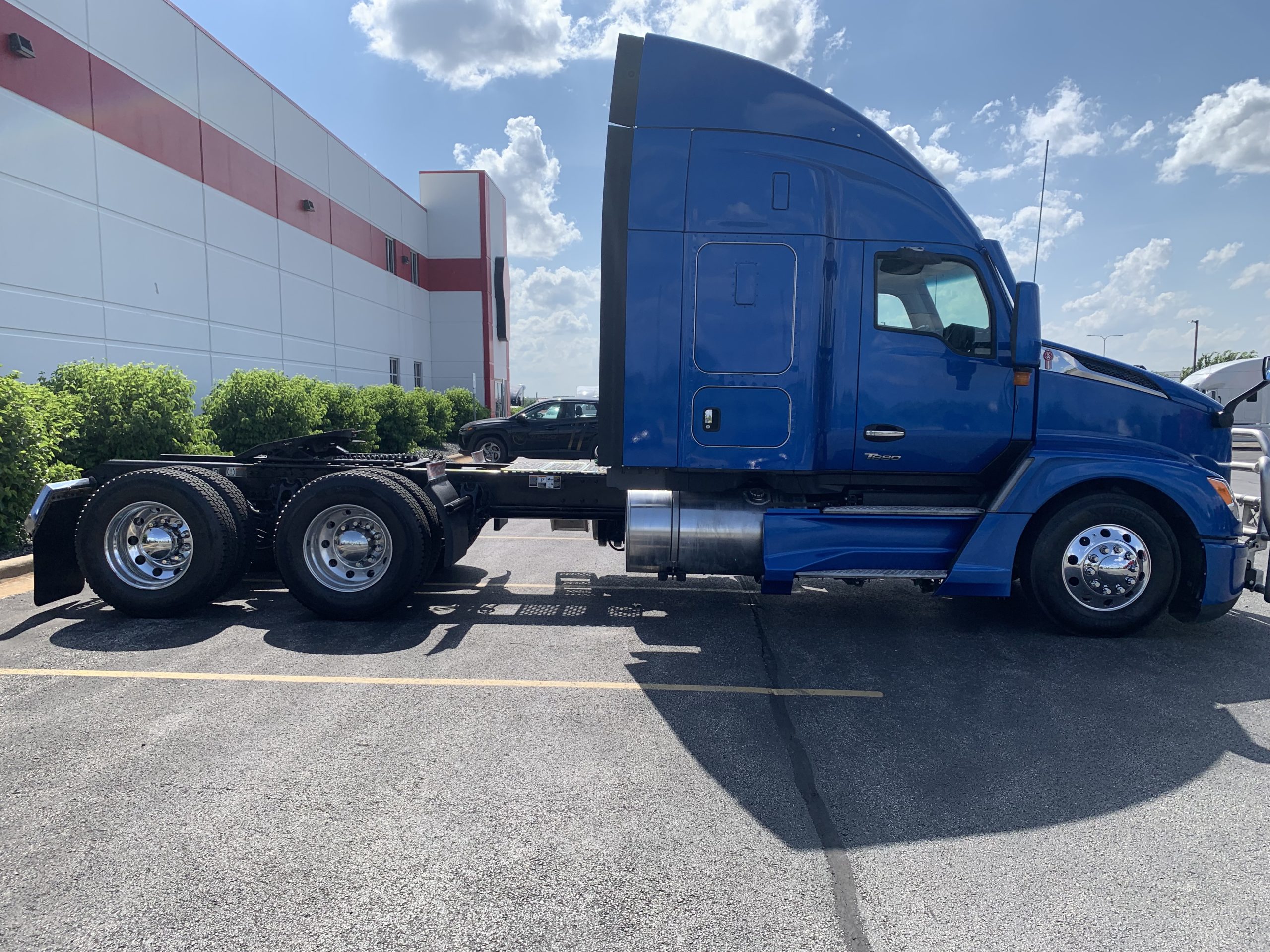 2023 Kenworth T680 in Mokena, IL — photo 4