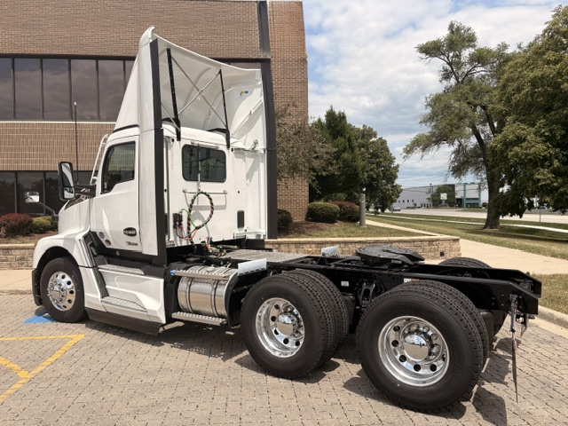 2027 Kenworth T680 in Wood Dale, IL — photo 5