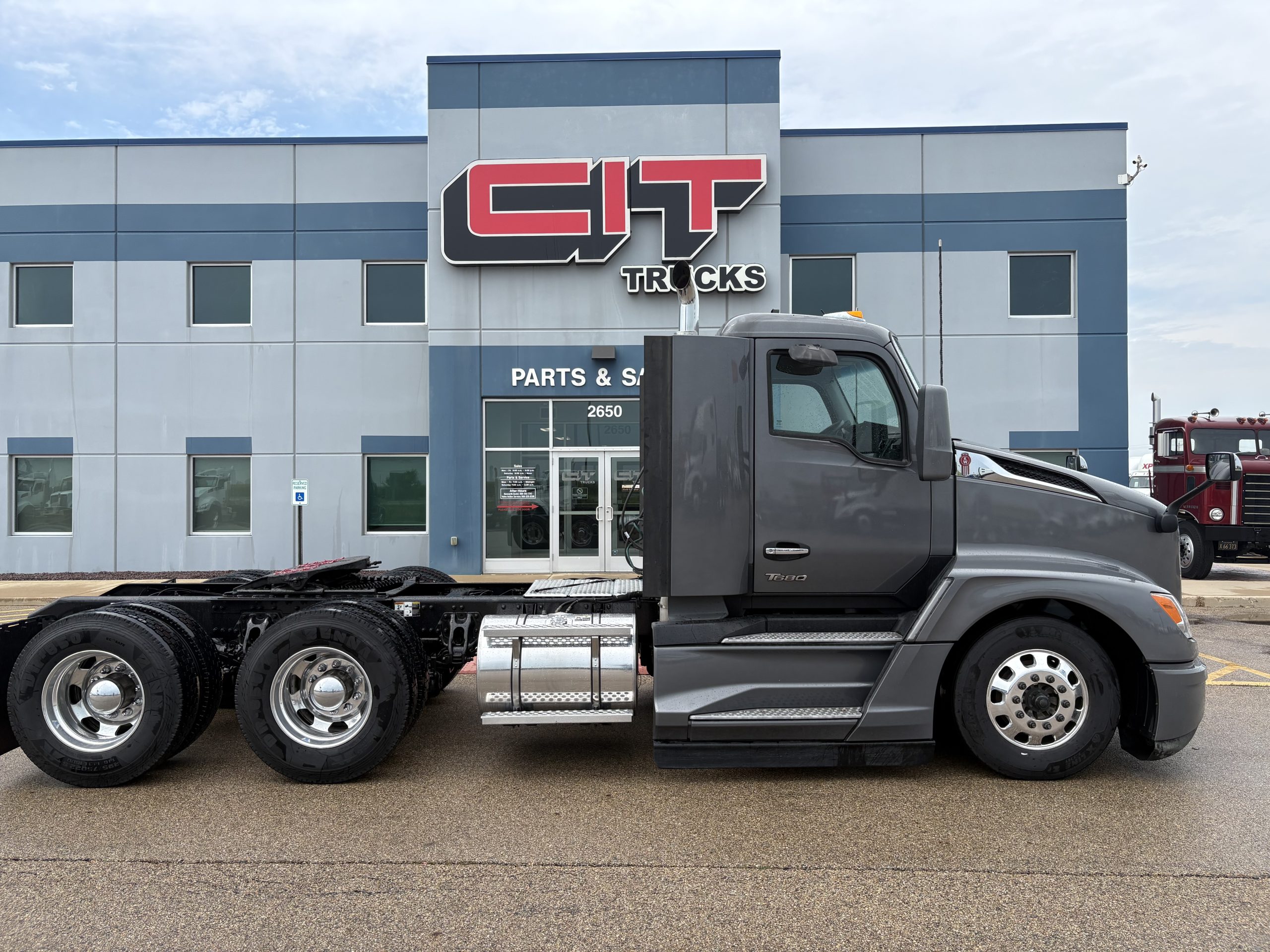 2024 Kenworth T680 in Peru, IL — photo 6